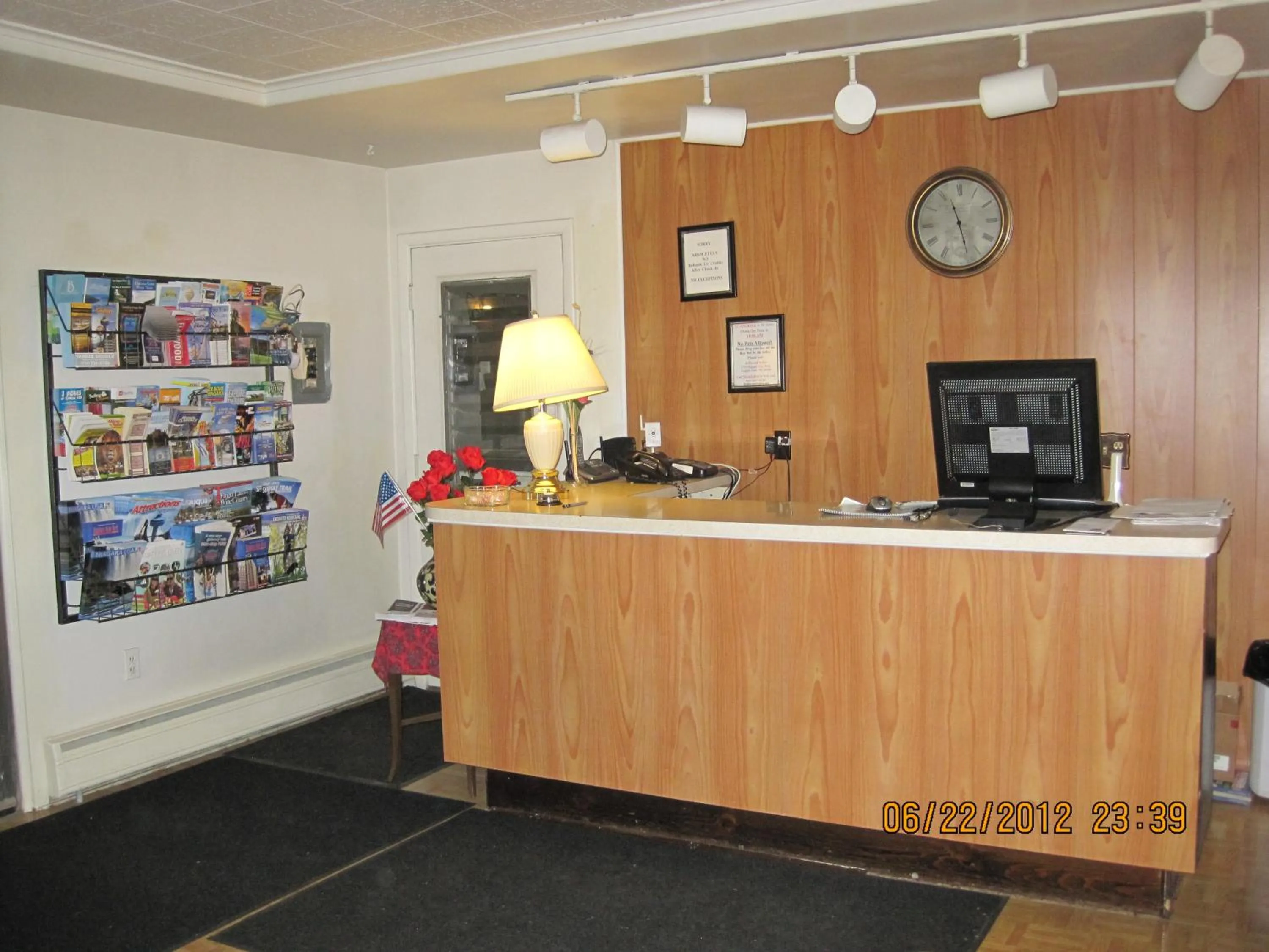 Lobby or reception in Driftwood Motel