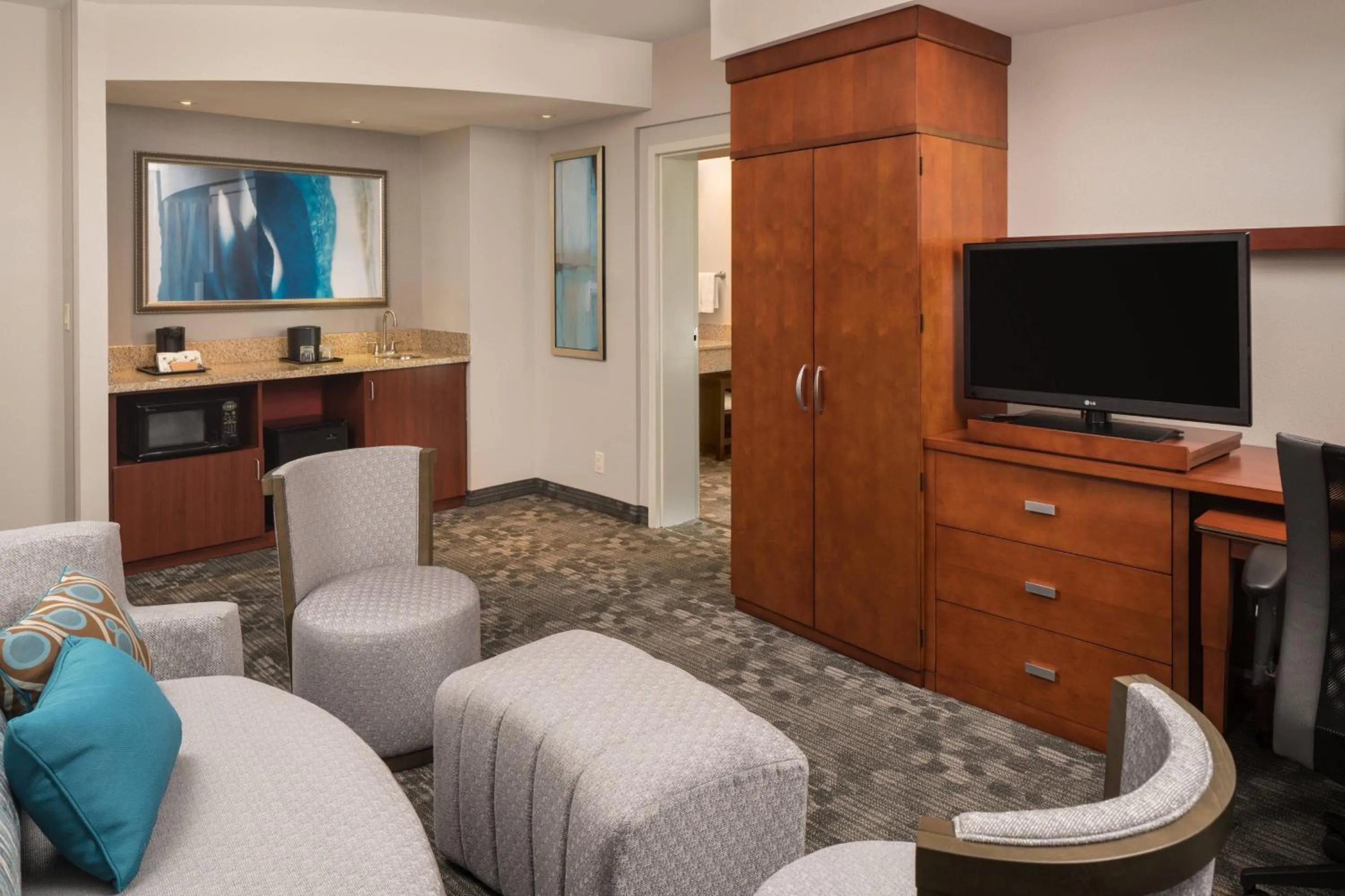 Living room in Courtyard by Marriott Miami West/FL Turnpike