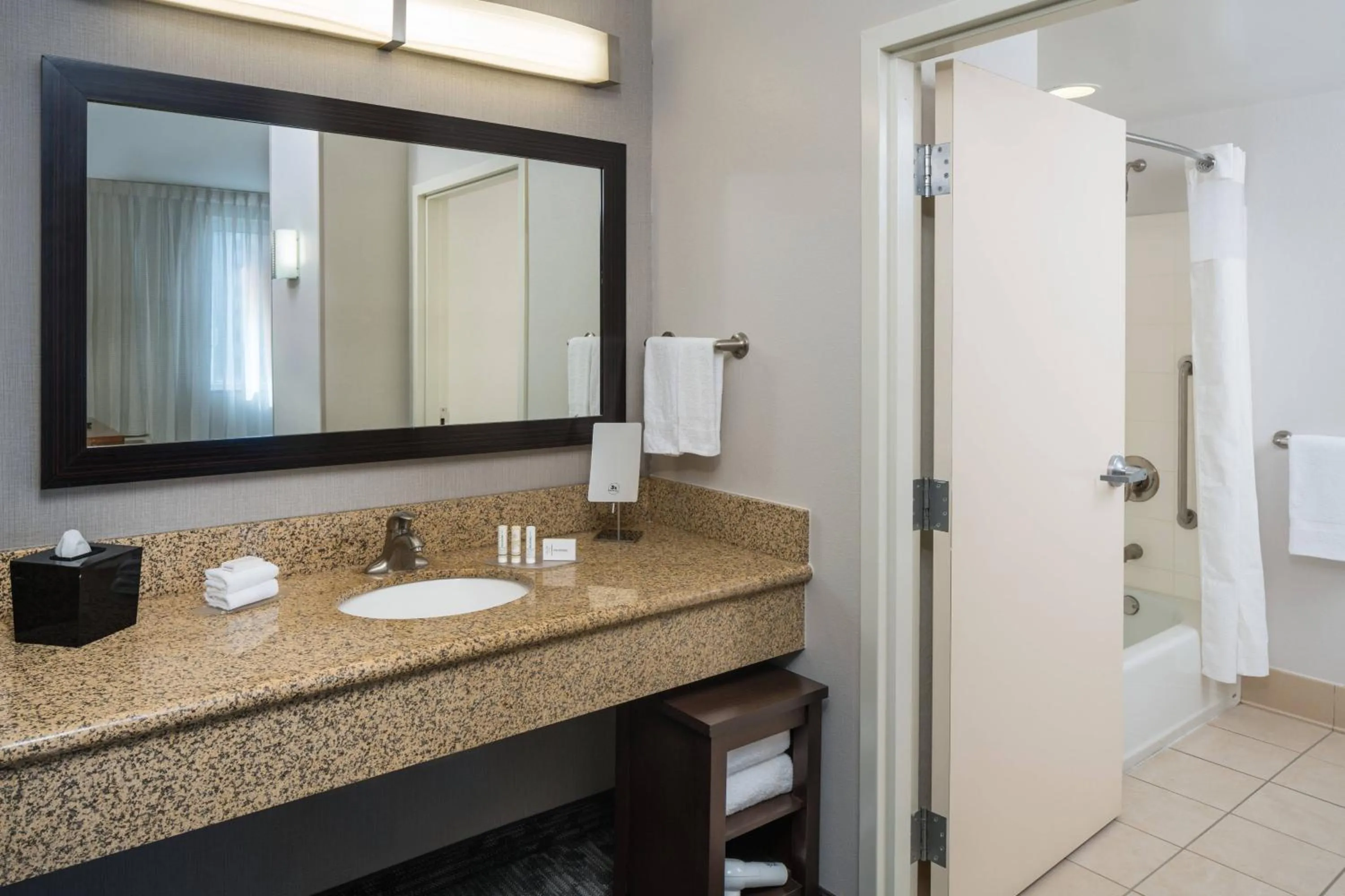 Bathroom in Courtyard by Marriott Miami West/FL Turnpike