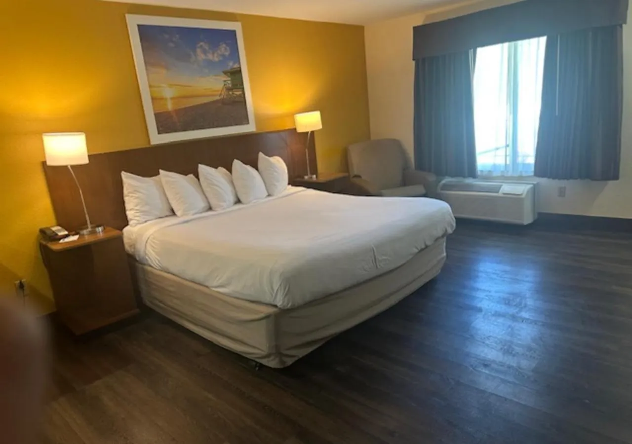 Bedroom, Bed in Days Inn by Wyndham Mission Valley-SDSU