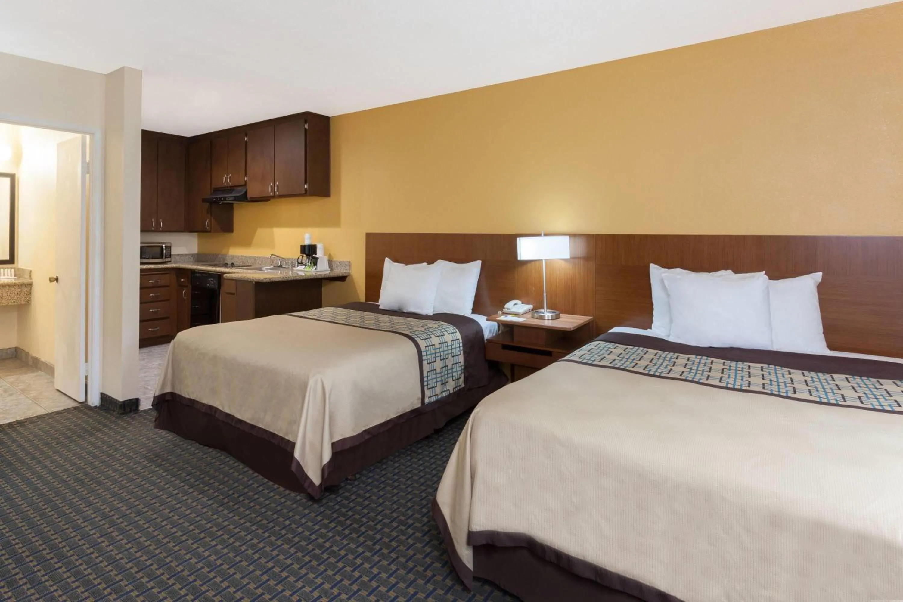 Photo of the whole room, Bed in Days Inn by Wyndham Mission Valley-SDSU