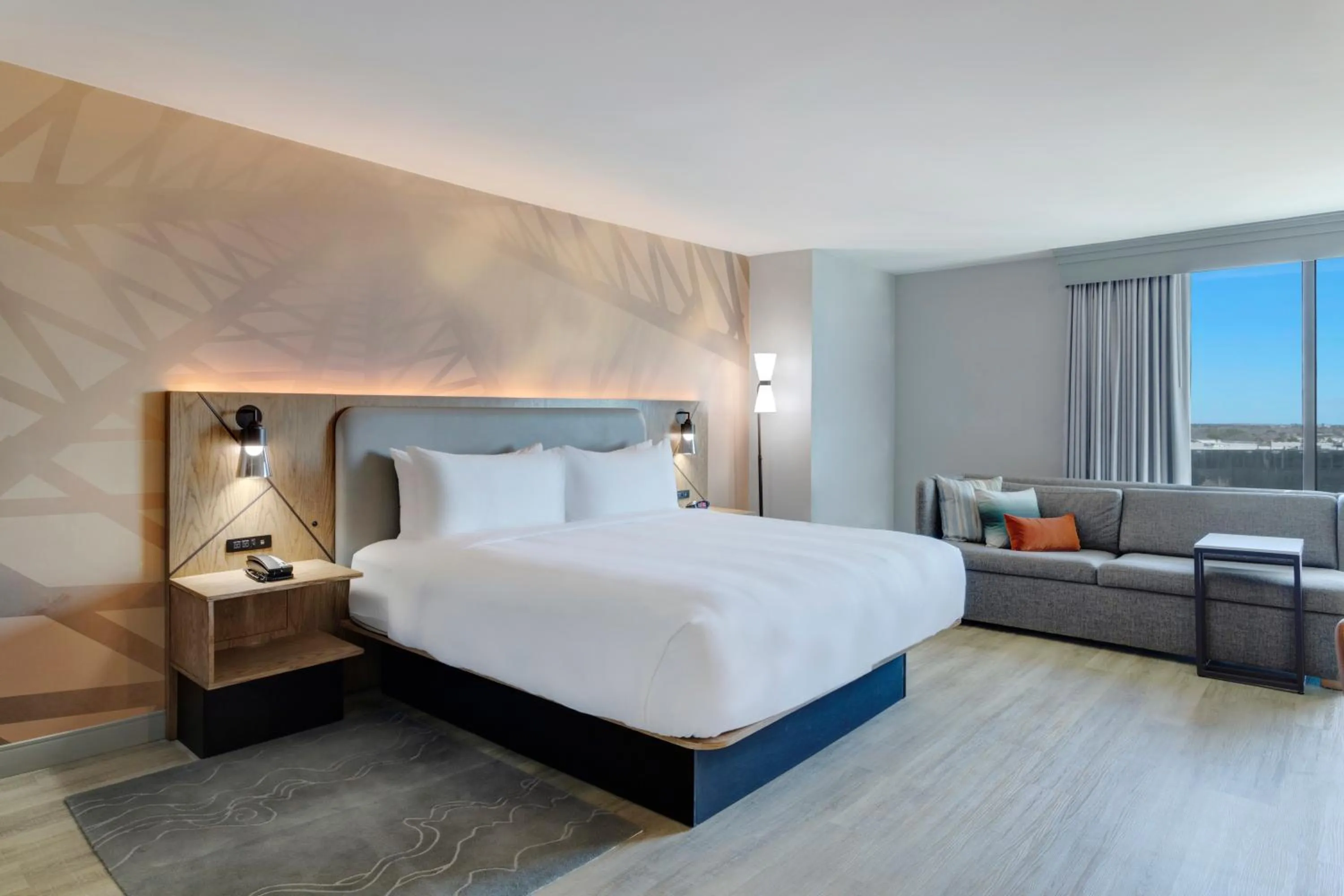 Property building, Bed in Houston Marriott North