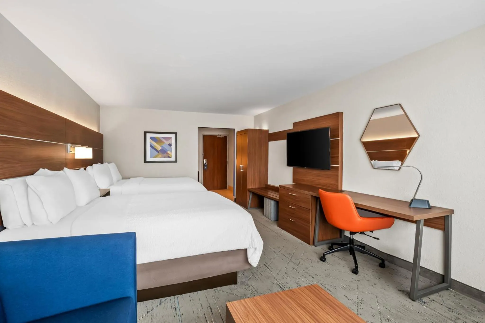 Photo of the whole room, Bed in Holiday Inn Express & Suites - Detroit Northwest - Livonia by IHG