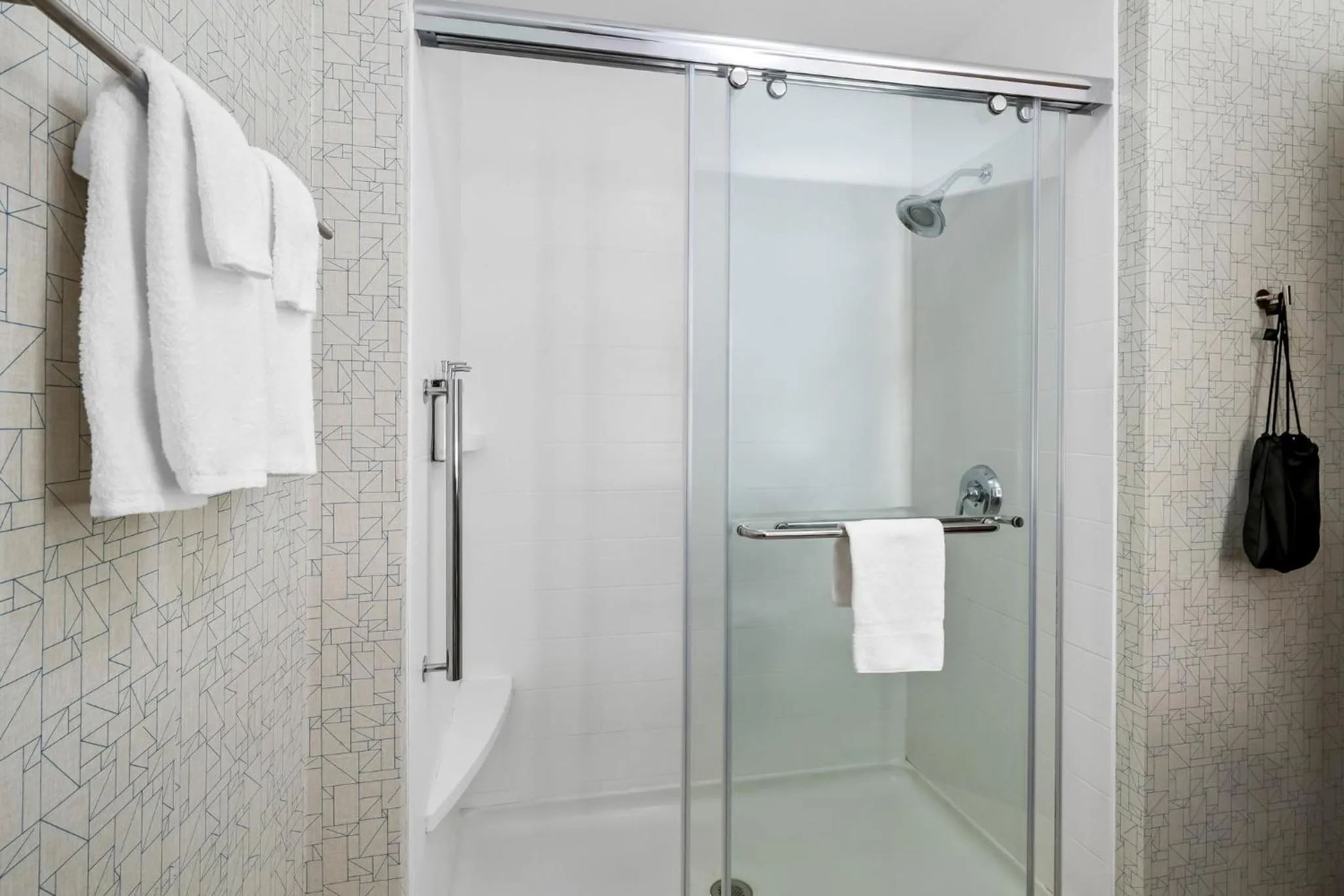 Bathroom in Holiday Inn Express & Suites - Detroit Northwest - Livonia by IHG