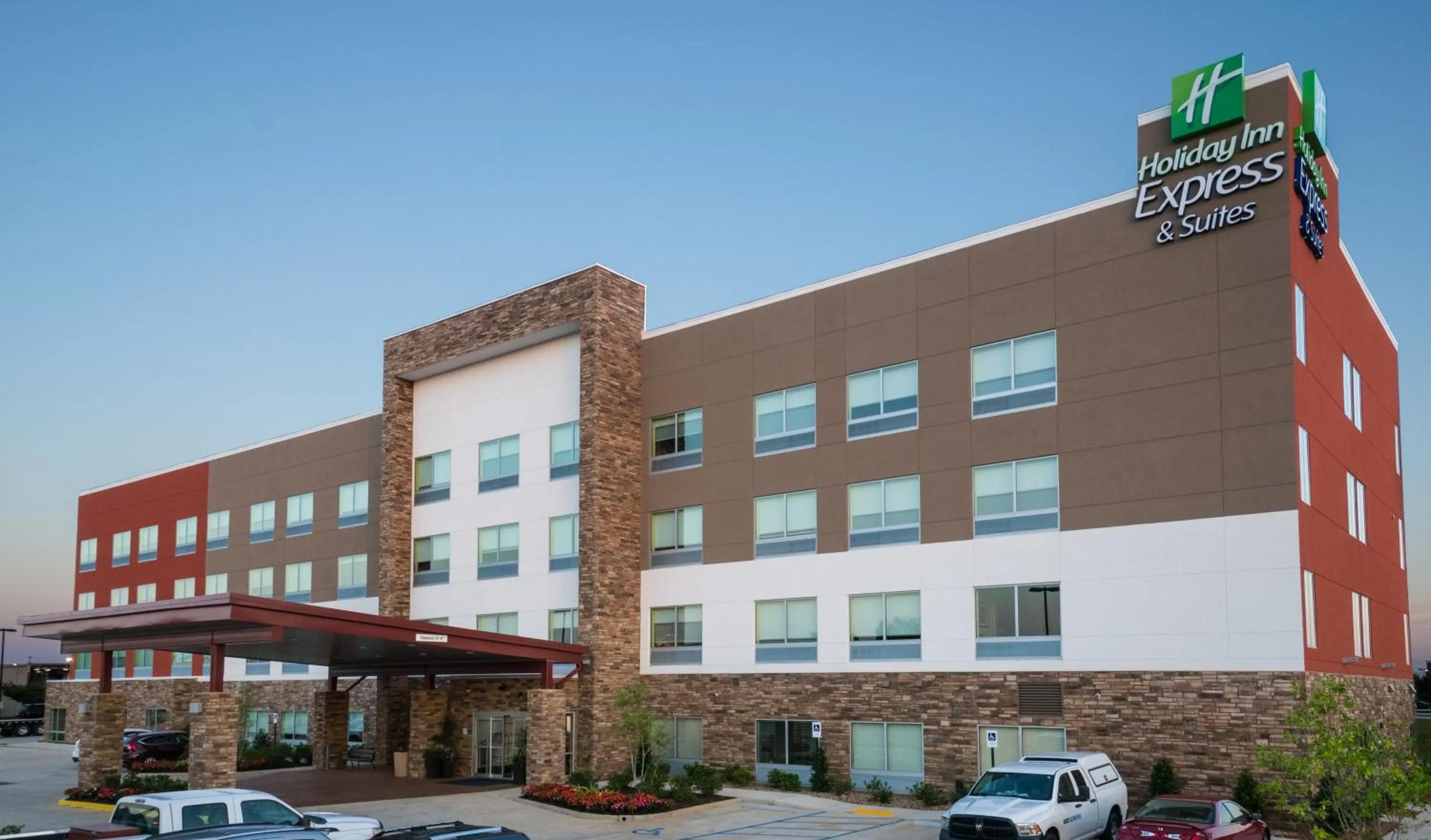 Property building in Holiday Inn Express & Suites - Southaven Central - Memphis by IHG