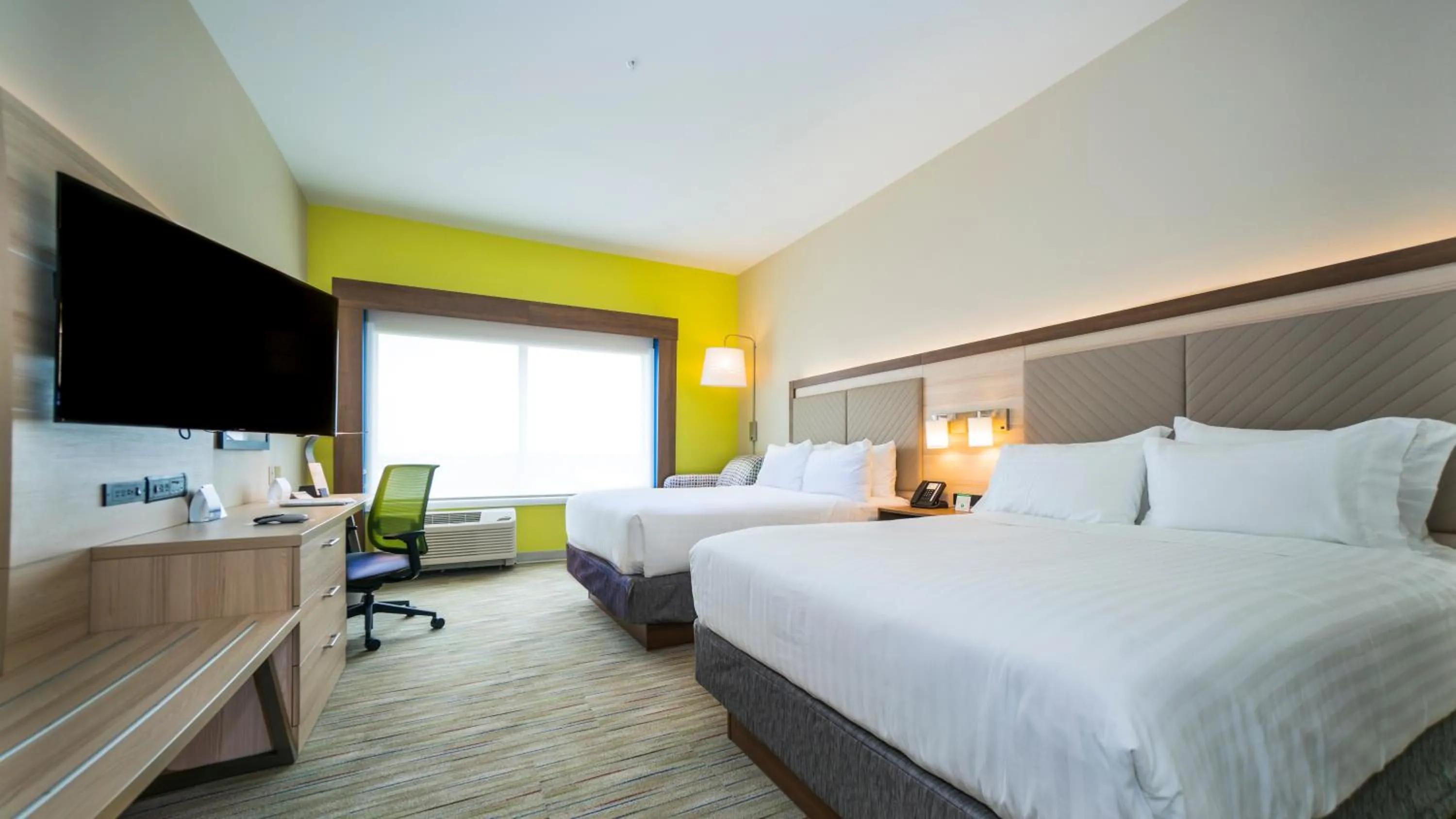 Bed in Holiday Inn Express & Suites - Southaven Central - Memphis by IHG