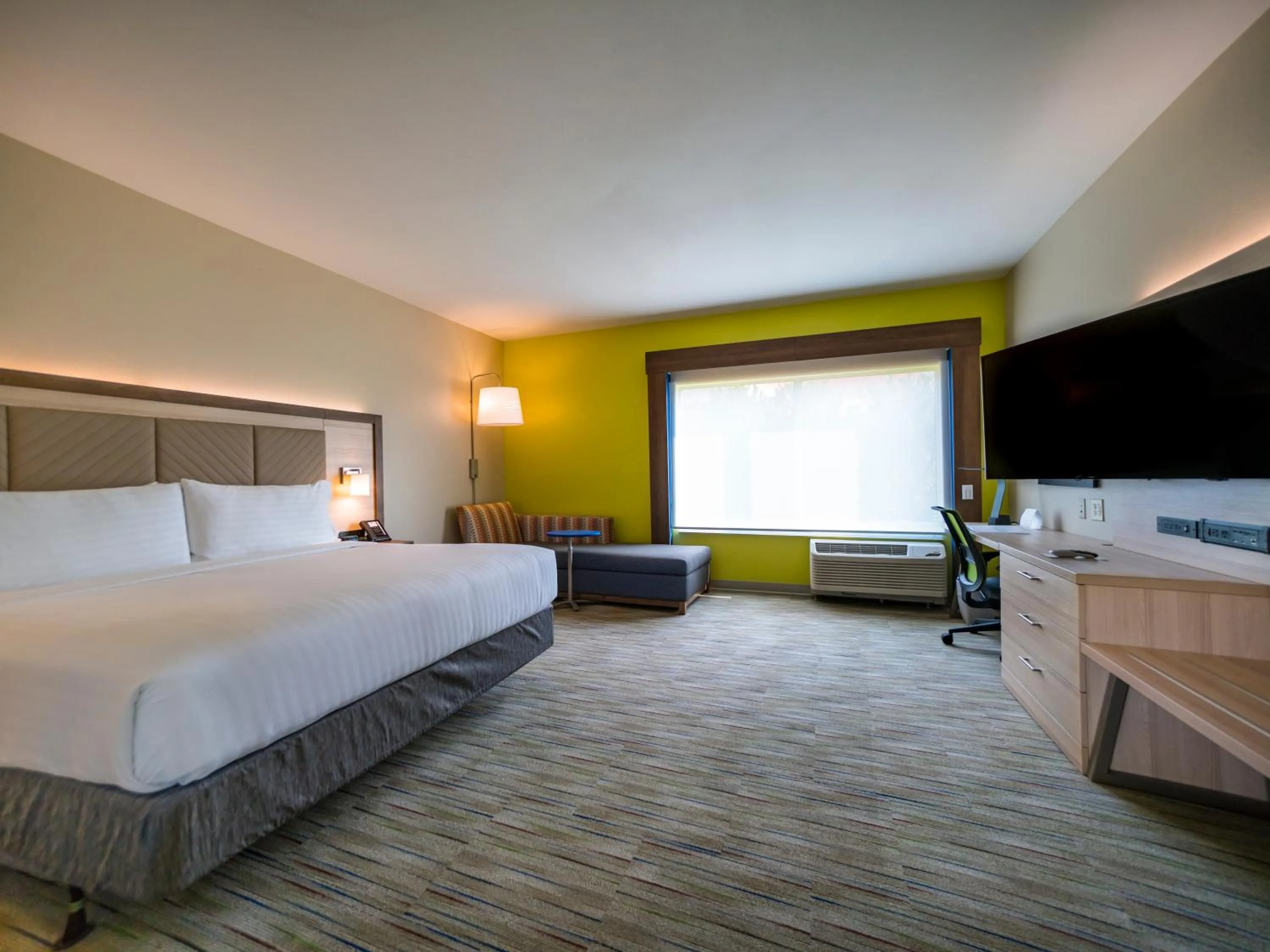 Bed in Holiday Inn Express & Suites - Southaven Central - Memphis by IHG