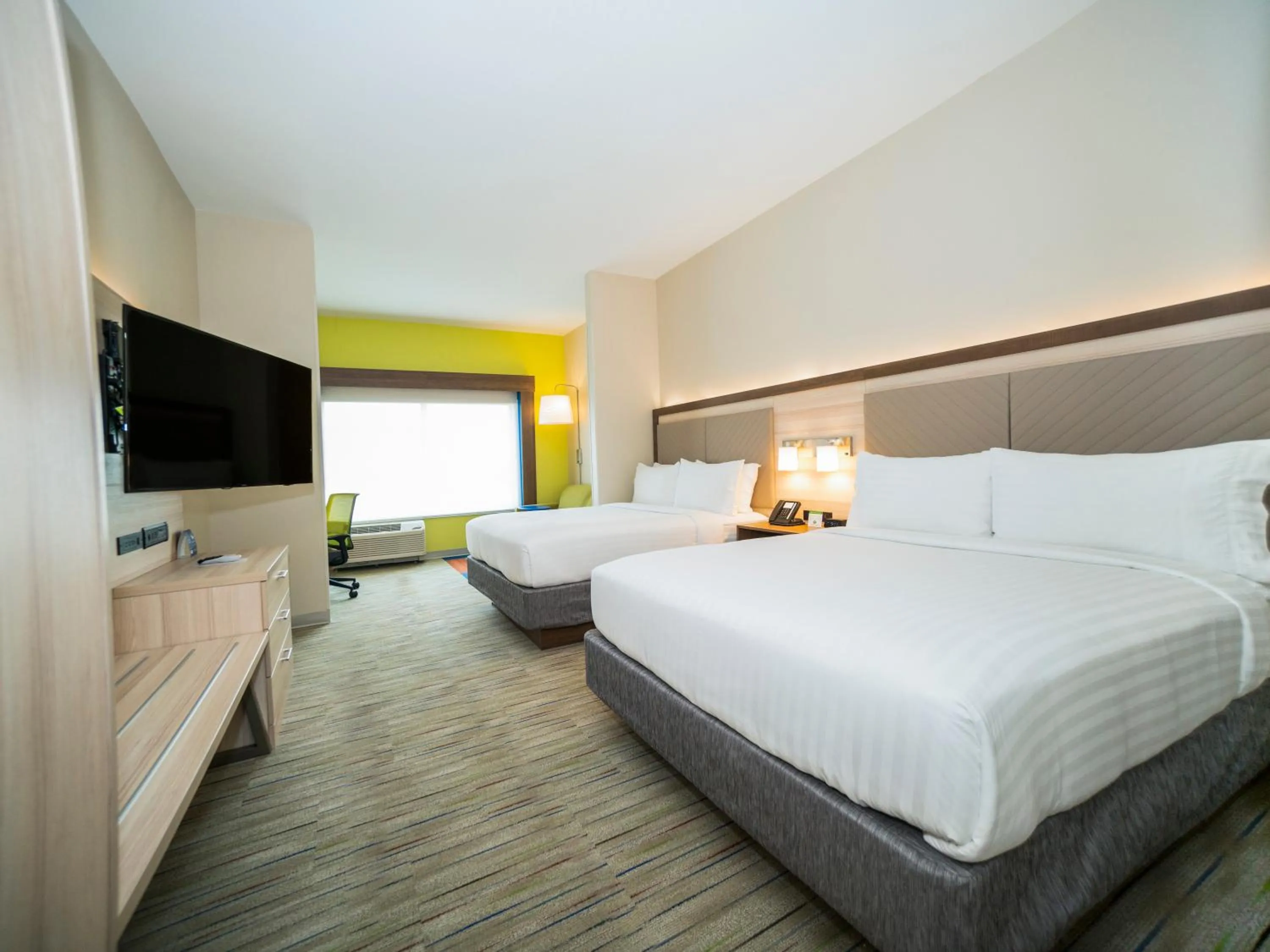 Photo of the whole room, Bed in Holiday Inn Express & Suites - Southaven Central - Memphis by IHG
