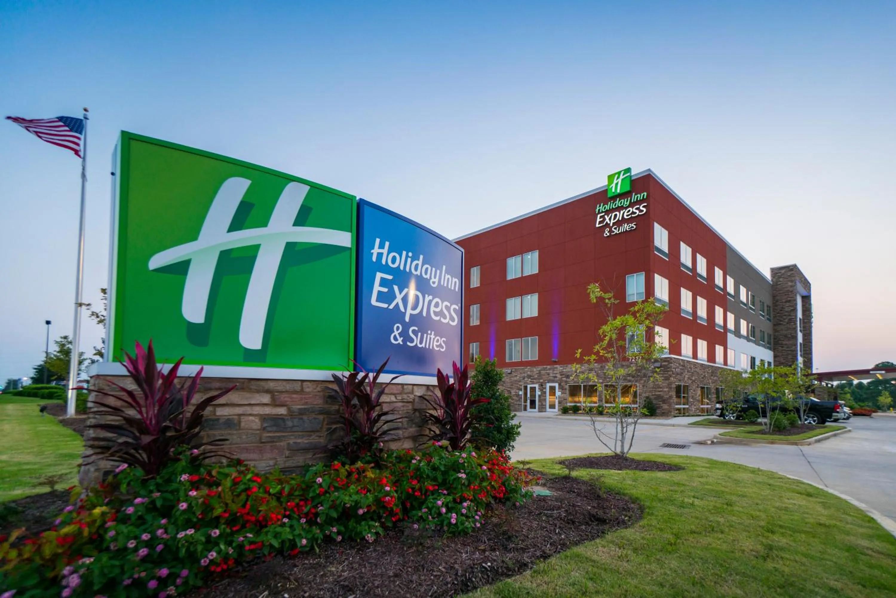 Property building in Holiday Inn Express & Suites - Southaven Central - Memphis by IHG