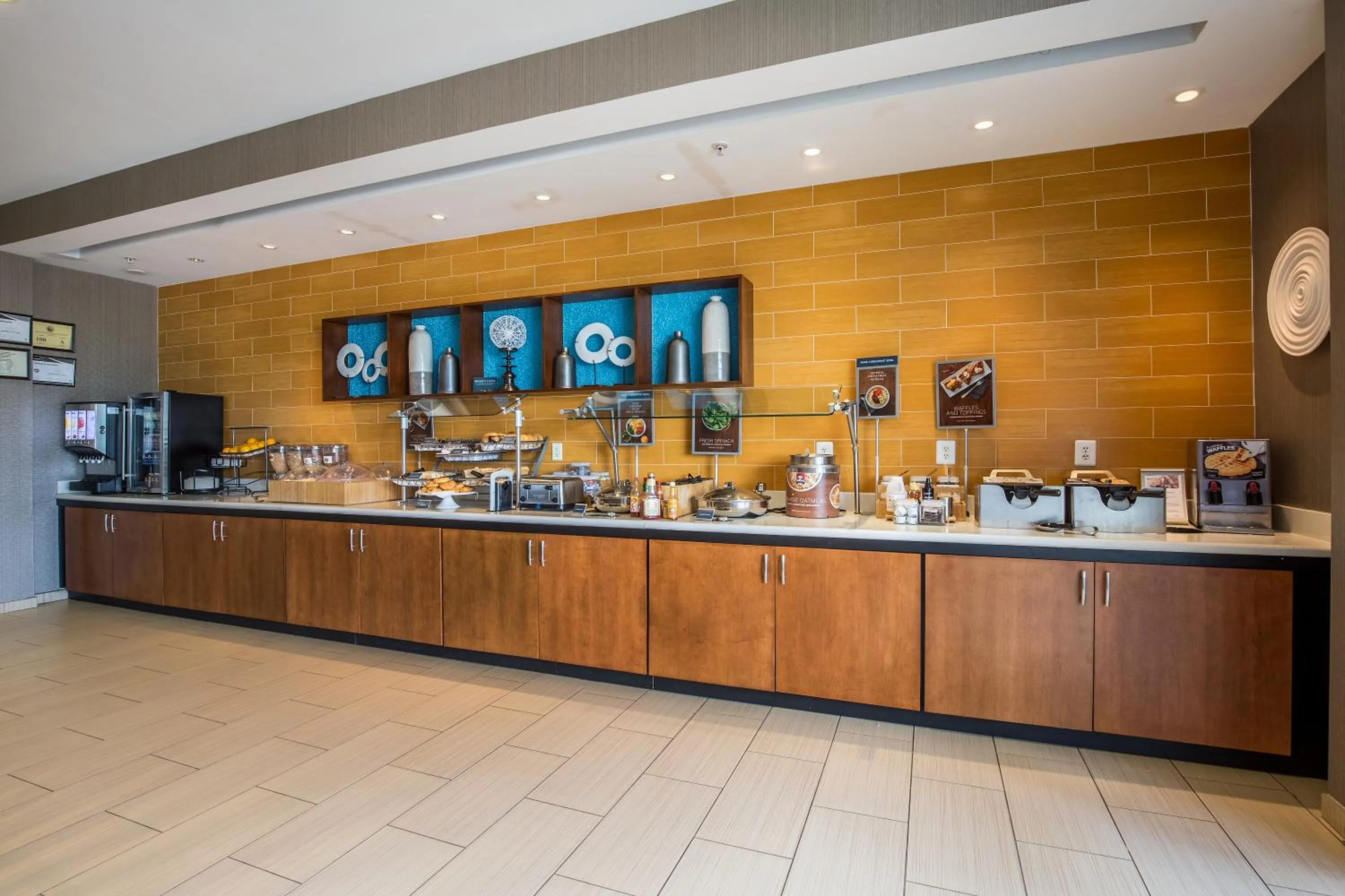 Breakfast in SpringHill Suites by Marriott Houston Rosenberg