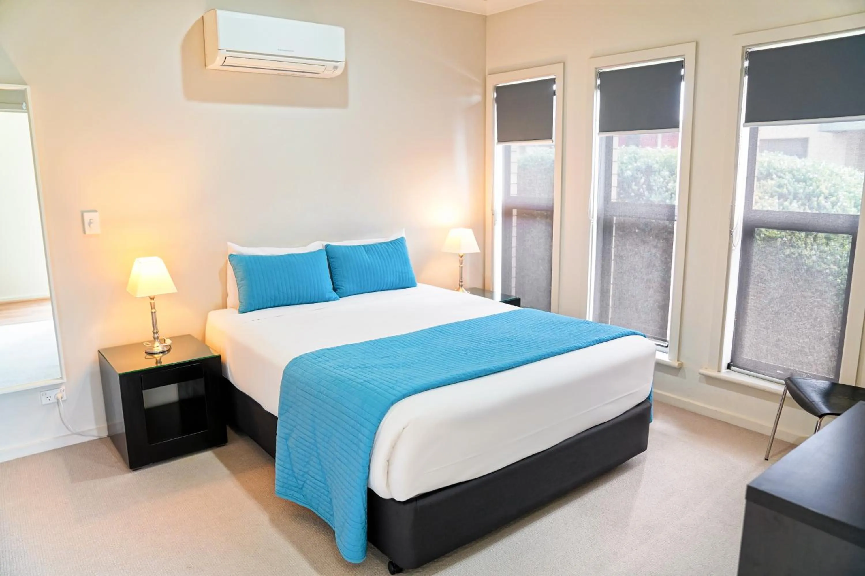 Bedroom, Bed in Villas on the Bay Kingscote