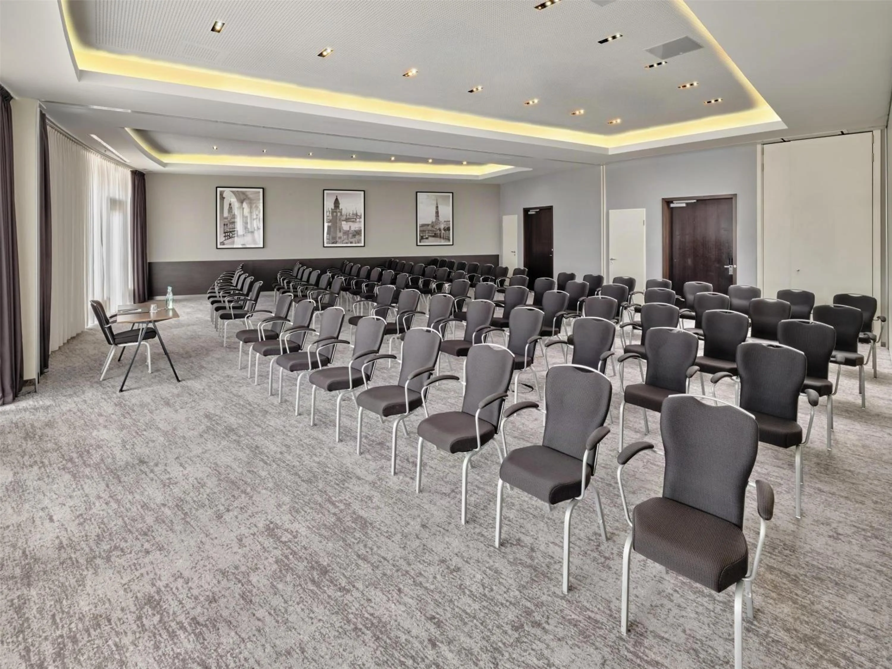 Meeting/conference room in Radisson Blu Hotel, Hamburg Airport