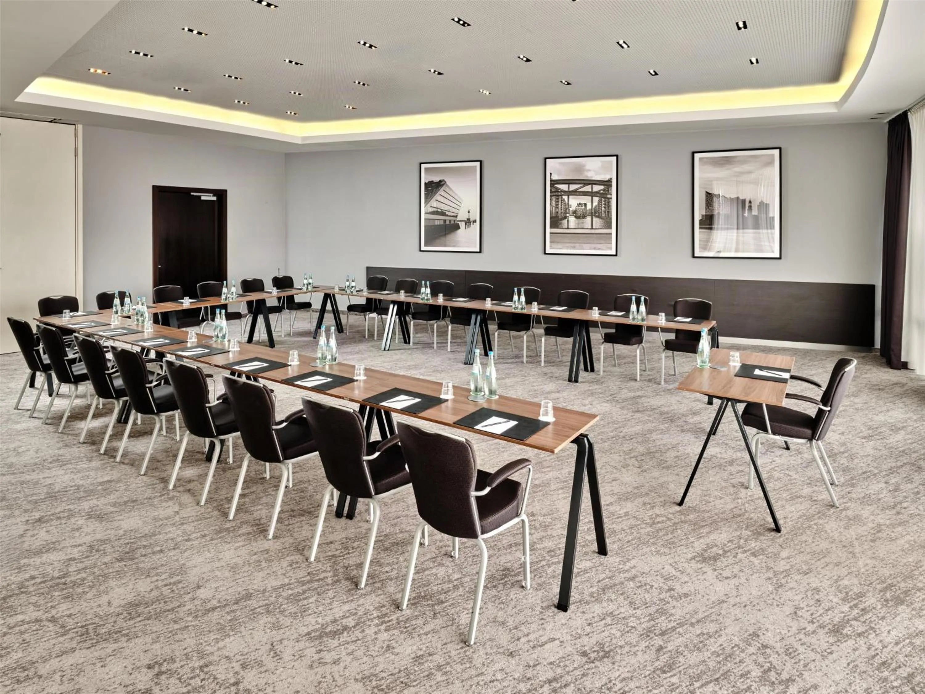 Meeting/conference room in Radisson Blu Hotel, Hamburg Airport