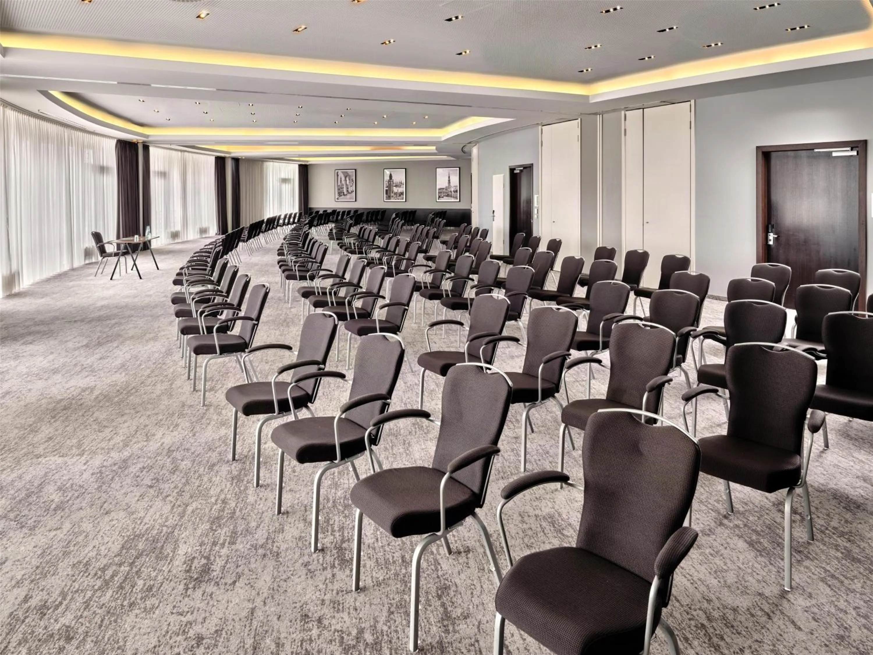 Meeting/conference room in Radisson Blu Hotel, Hamburg Airport