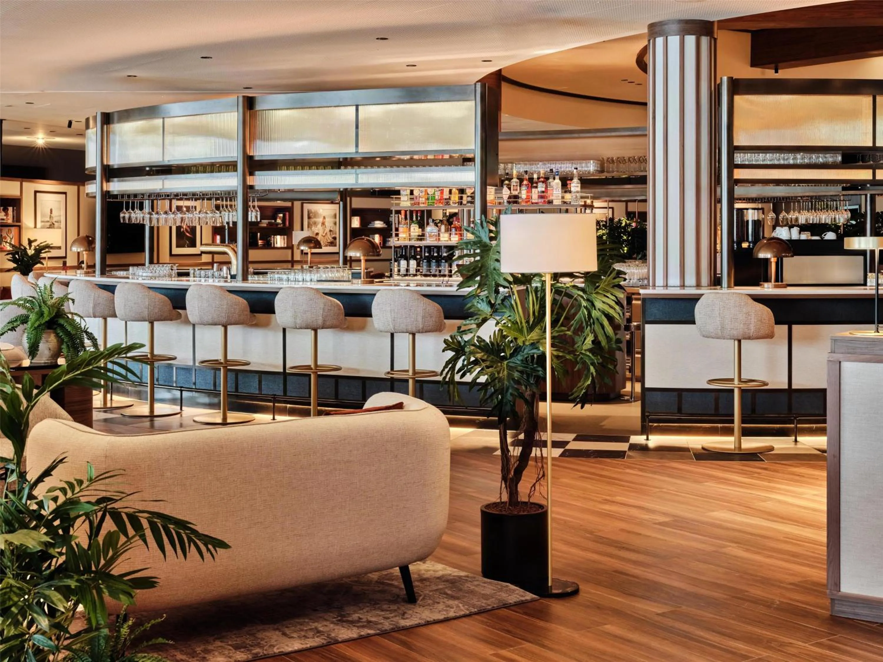 Lounge or bar in Radisson Blu Hotel, Hamburg Airport