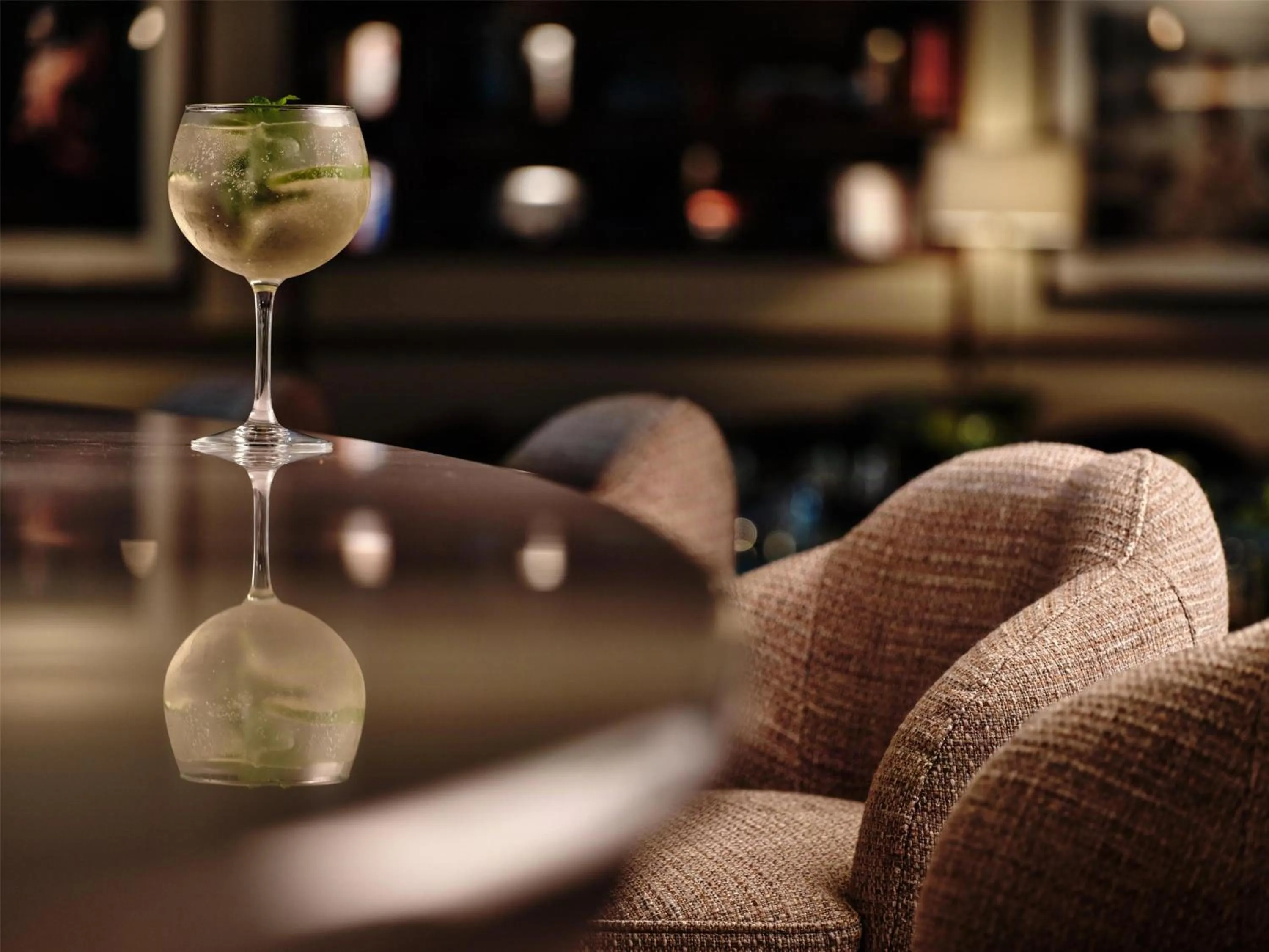 Lounge or bar in Radisson Blu Hotel, Hamburg Airport