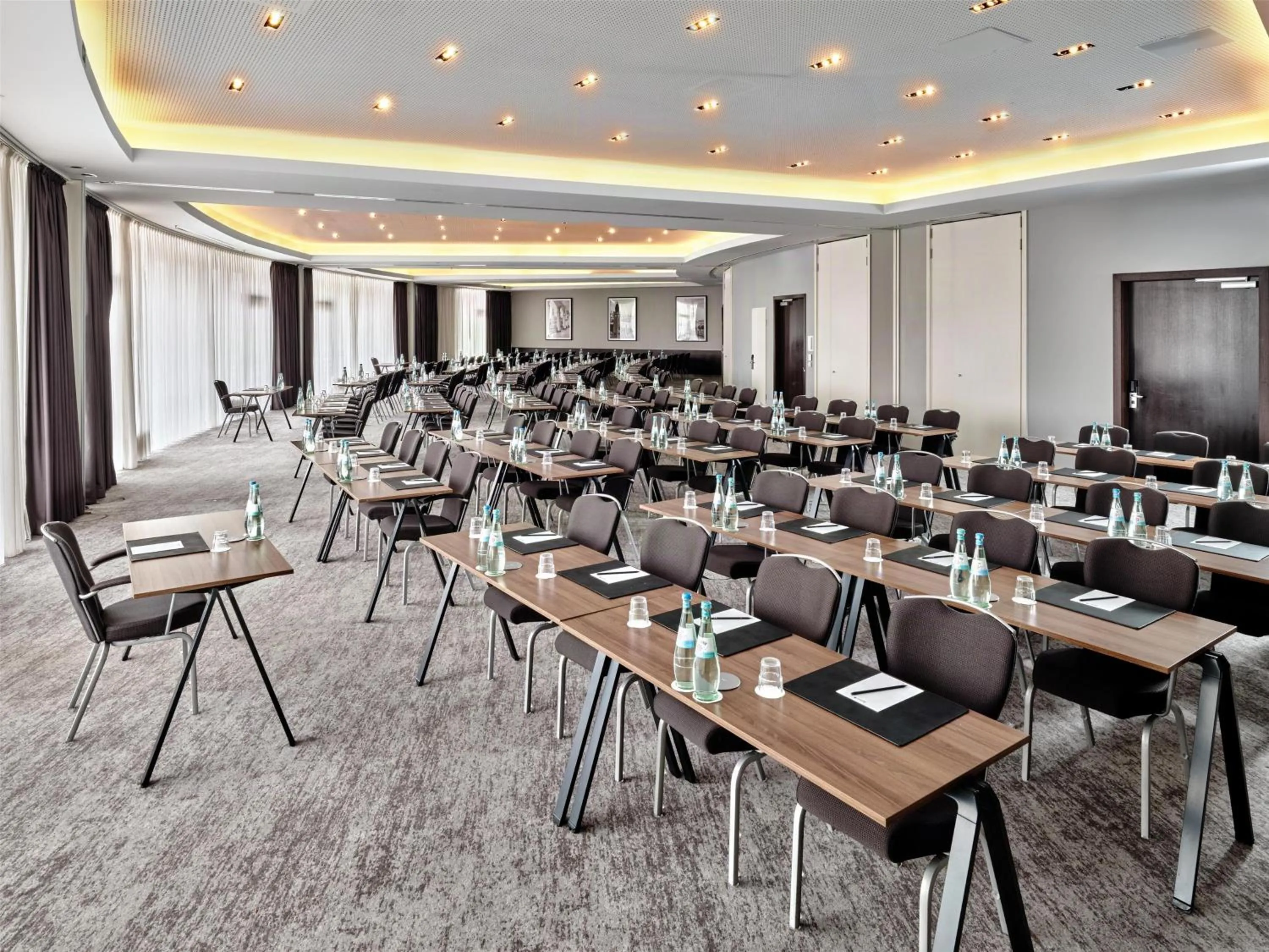 Meeting/conference room in Radisson Blu Hotel, Hamburg Airport