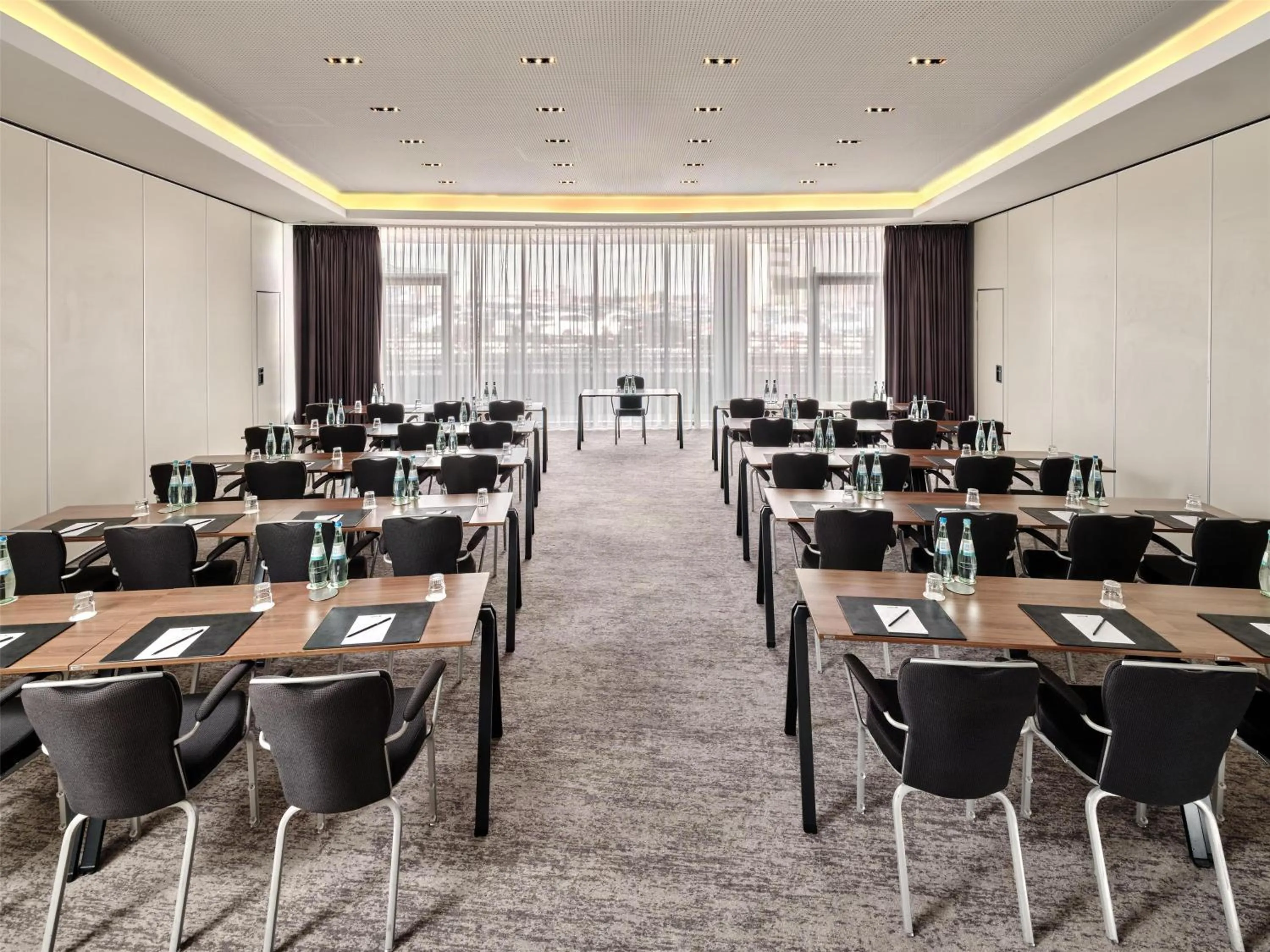 Meeting/conference room in Radisson Blu Hotel, Hamburg Airport