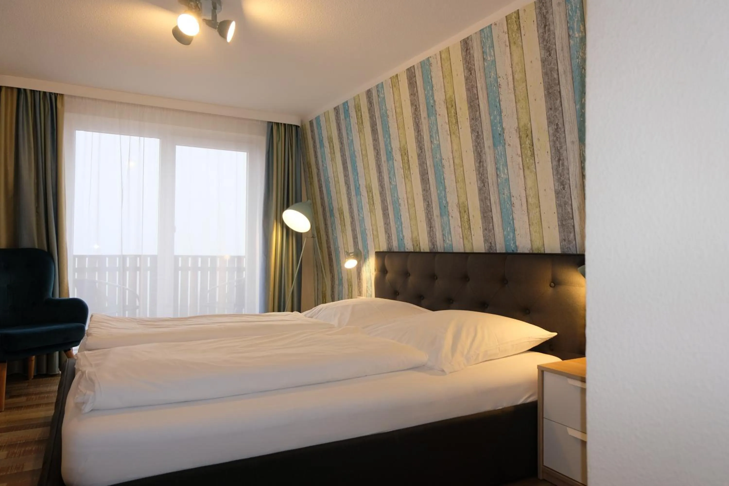 Photo of the whole room, Bed in Zum Weissen Lamm