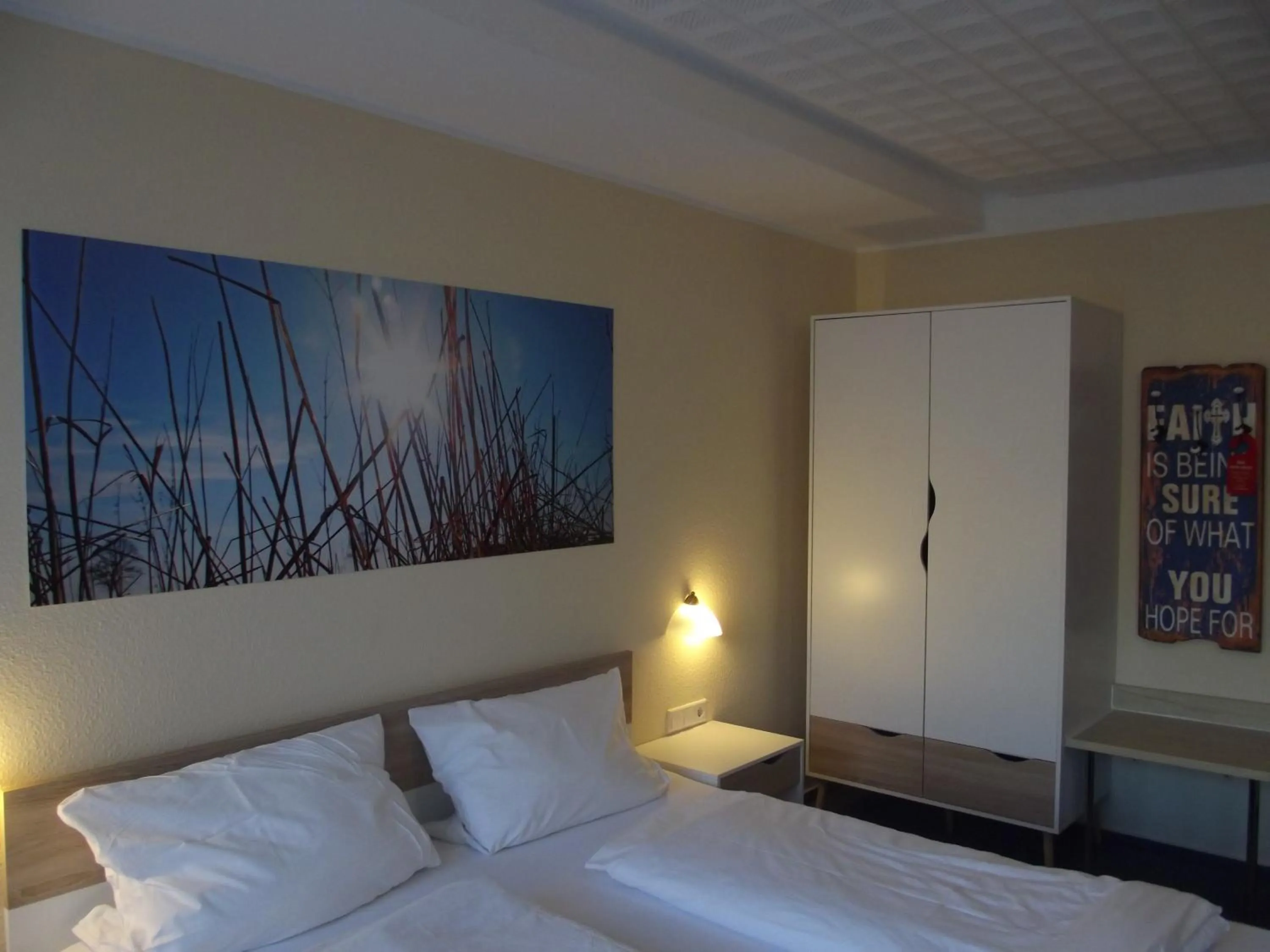 Photo of the whole room, Bed in Zum Weissen Lamm