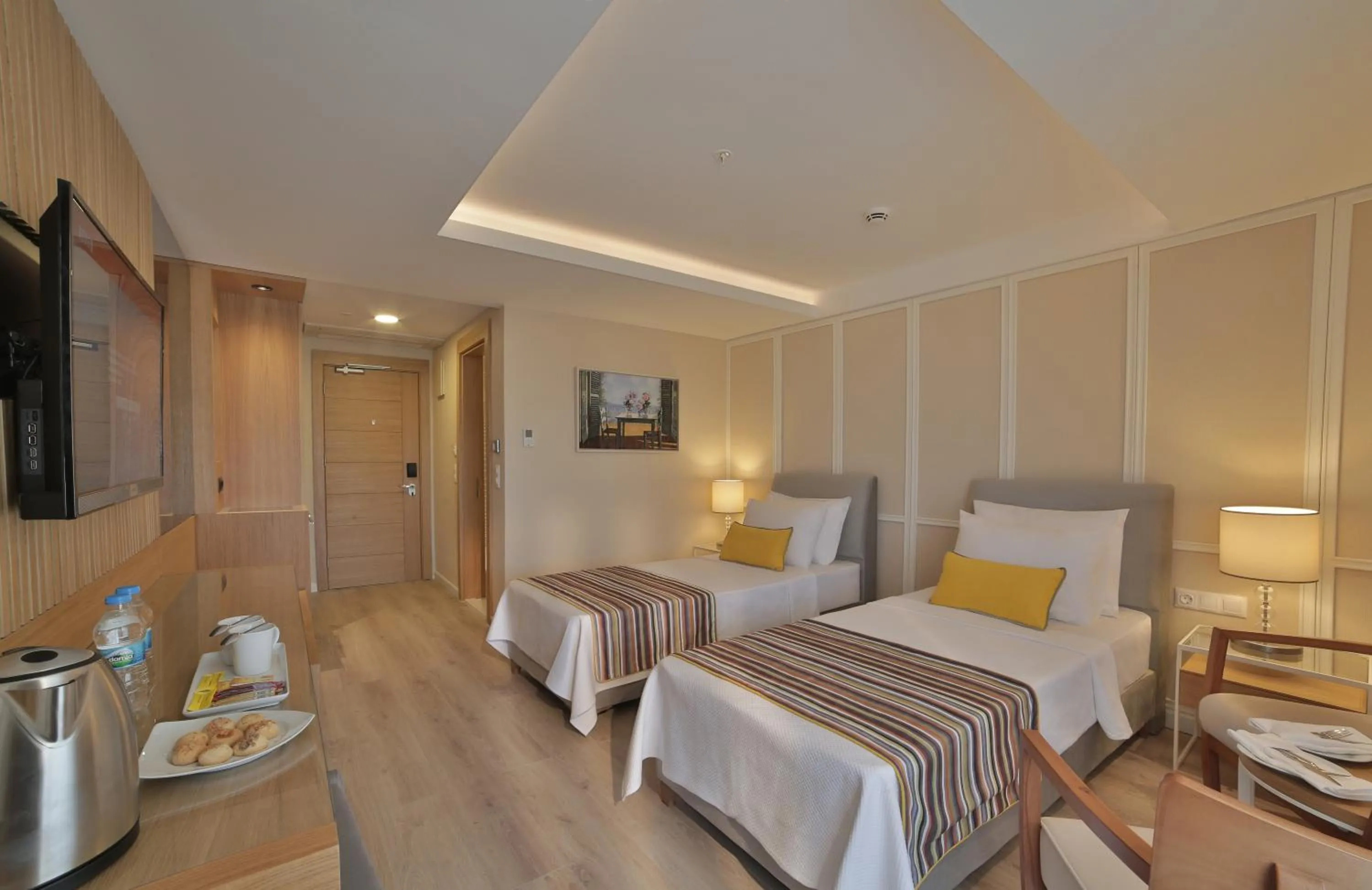 Photo of the whole room, Bed in Rawda Resort Hotel Altinoluk