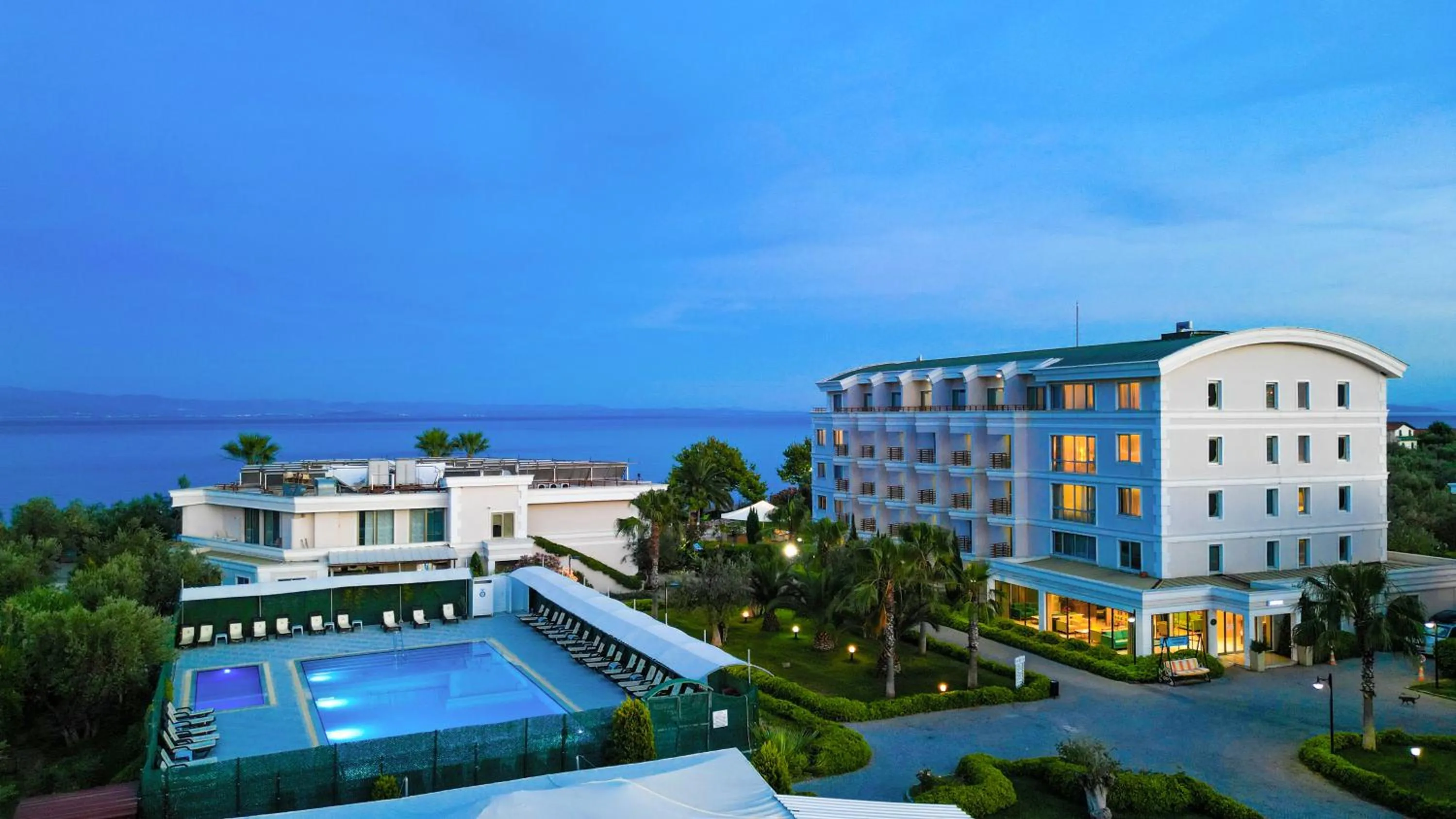 Pool view in Rawda Resort Hotel Altinoluk