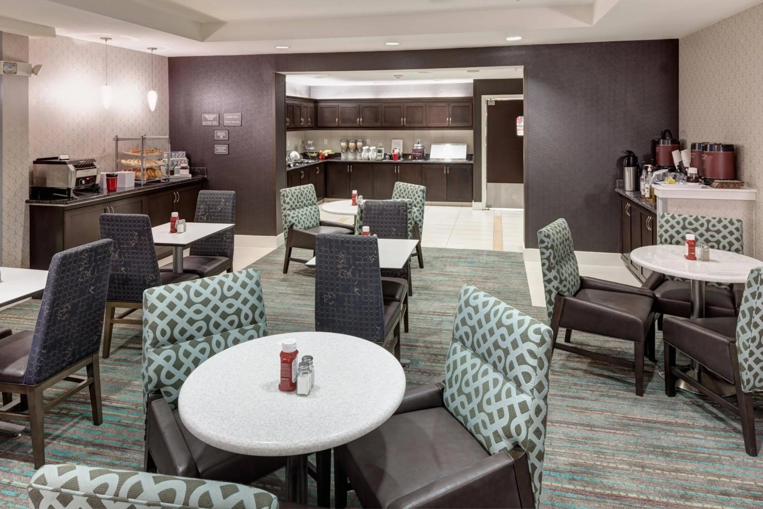 Restaurant/places to eat in Residence Inn by Marriott Franklin Cool Springs