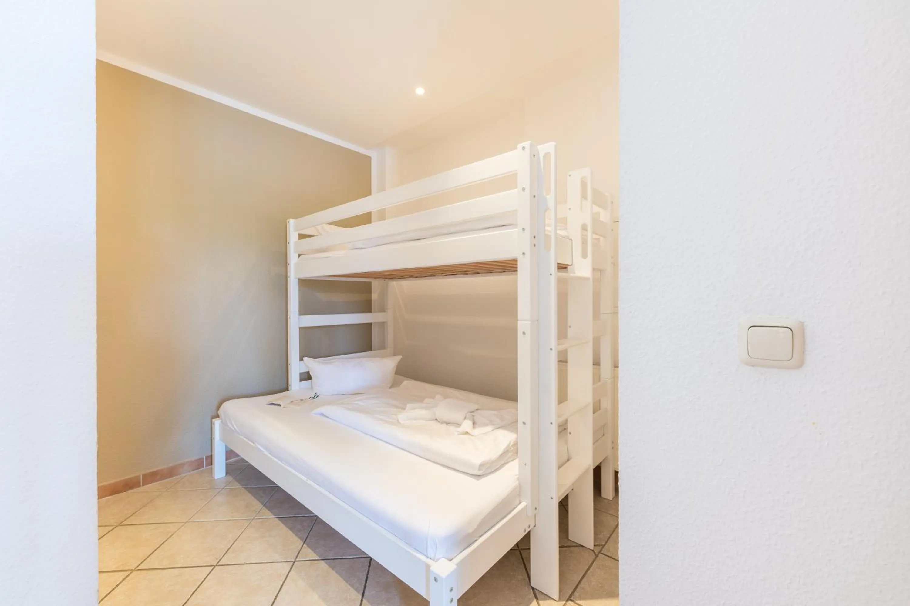 children, Bed in Hotel Königslinie