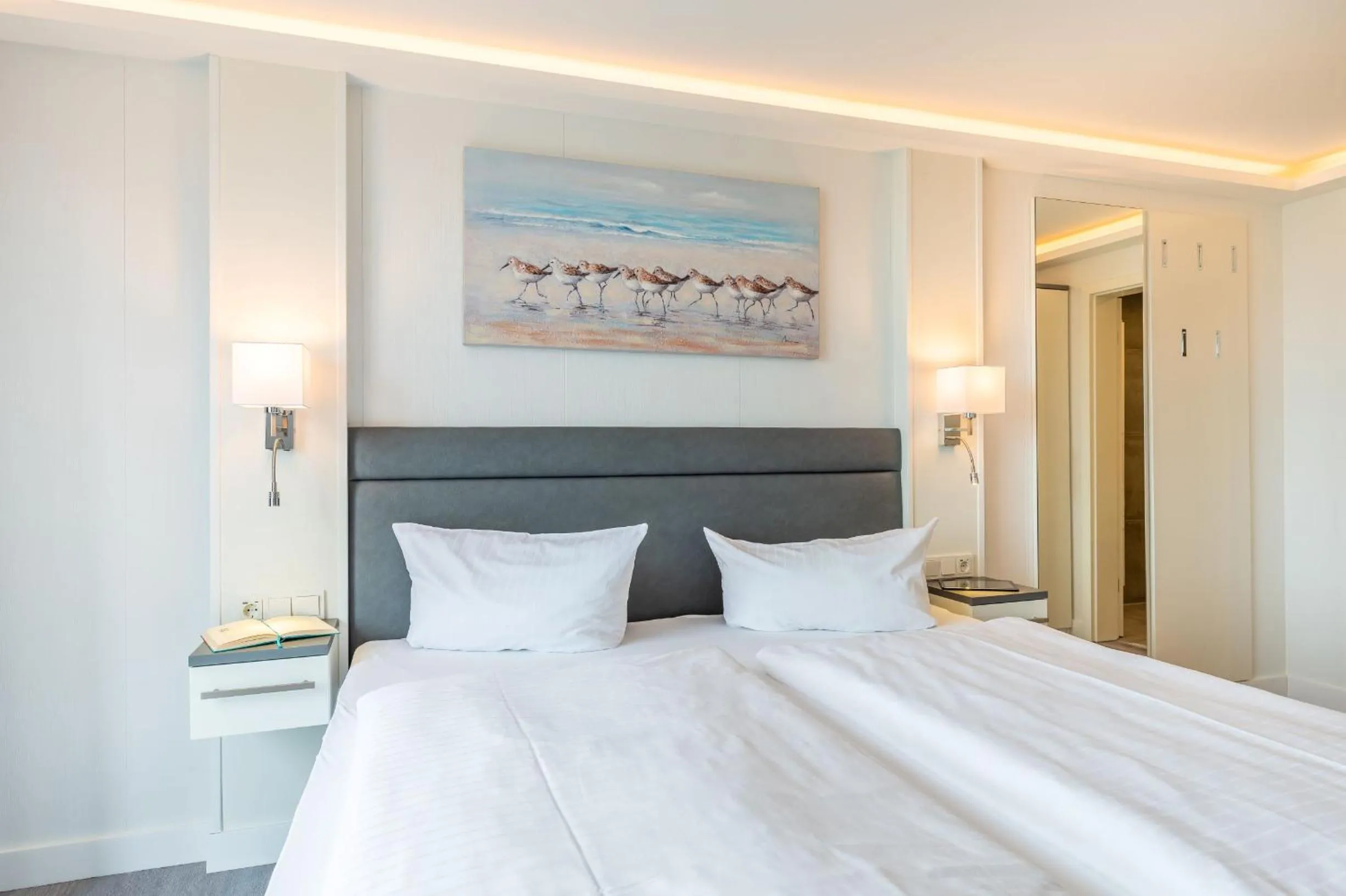 Photo of the whole room, Bed in Hotel Königslinie