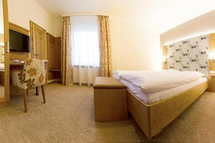 Photo of the whole room, Bed in Hotel Bellevue