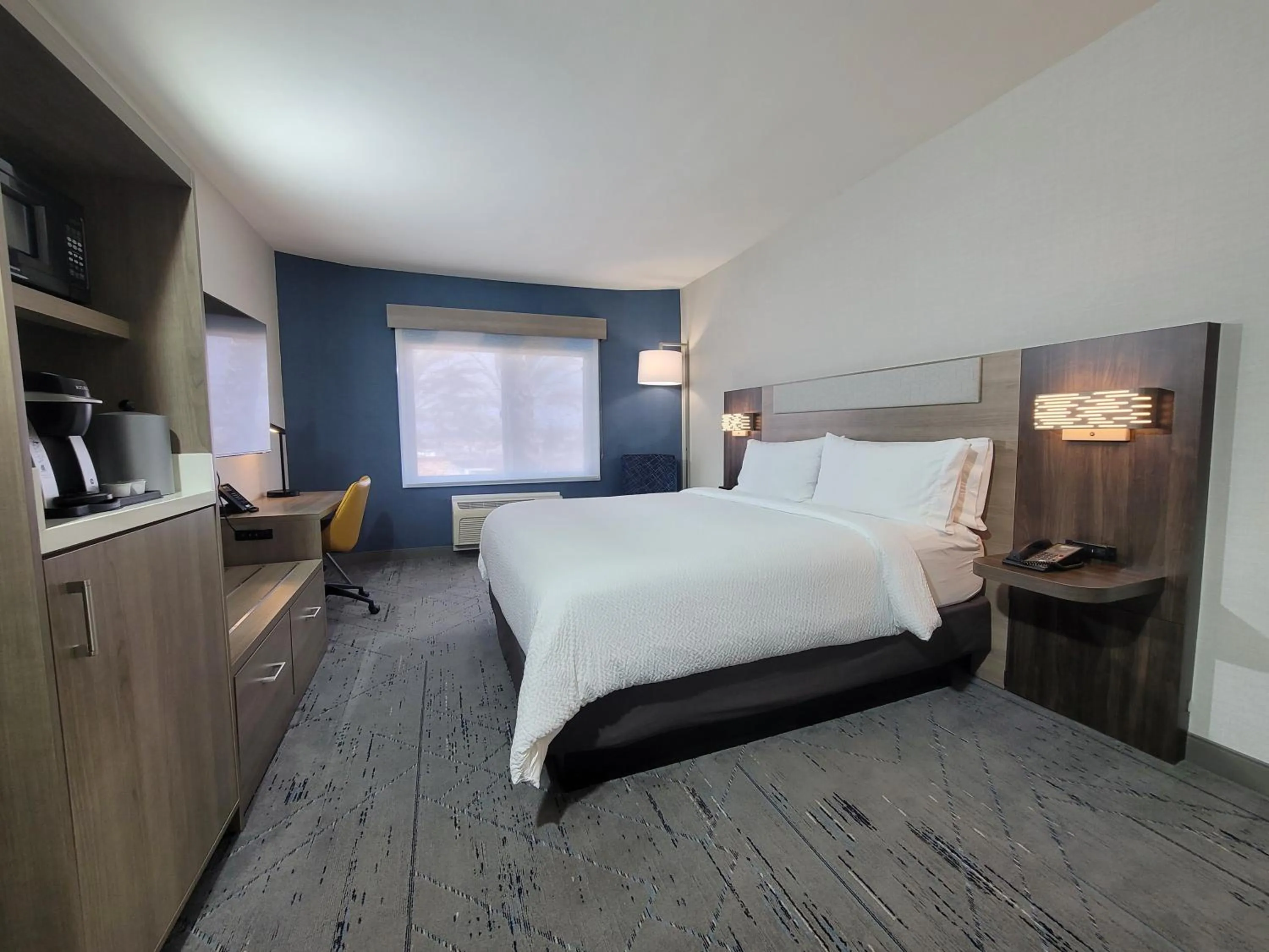 Photo of the whole room, Bed in Holiday Inn Express San Diego South - Chula Vista by IHG