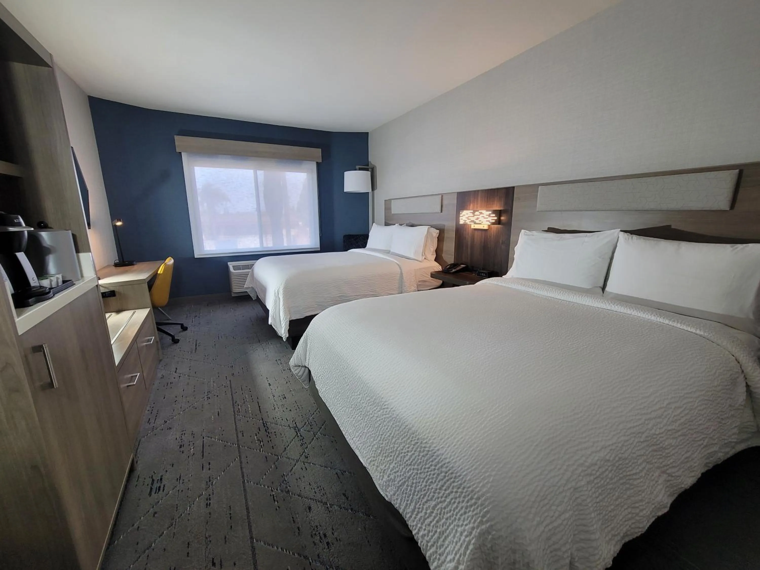 Photo of the whole room, Bed in Holiday Inn Express San Diego South - Chula Vista by IHG