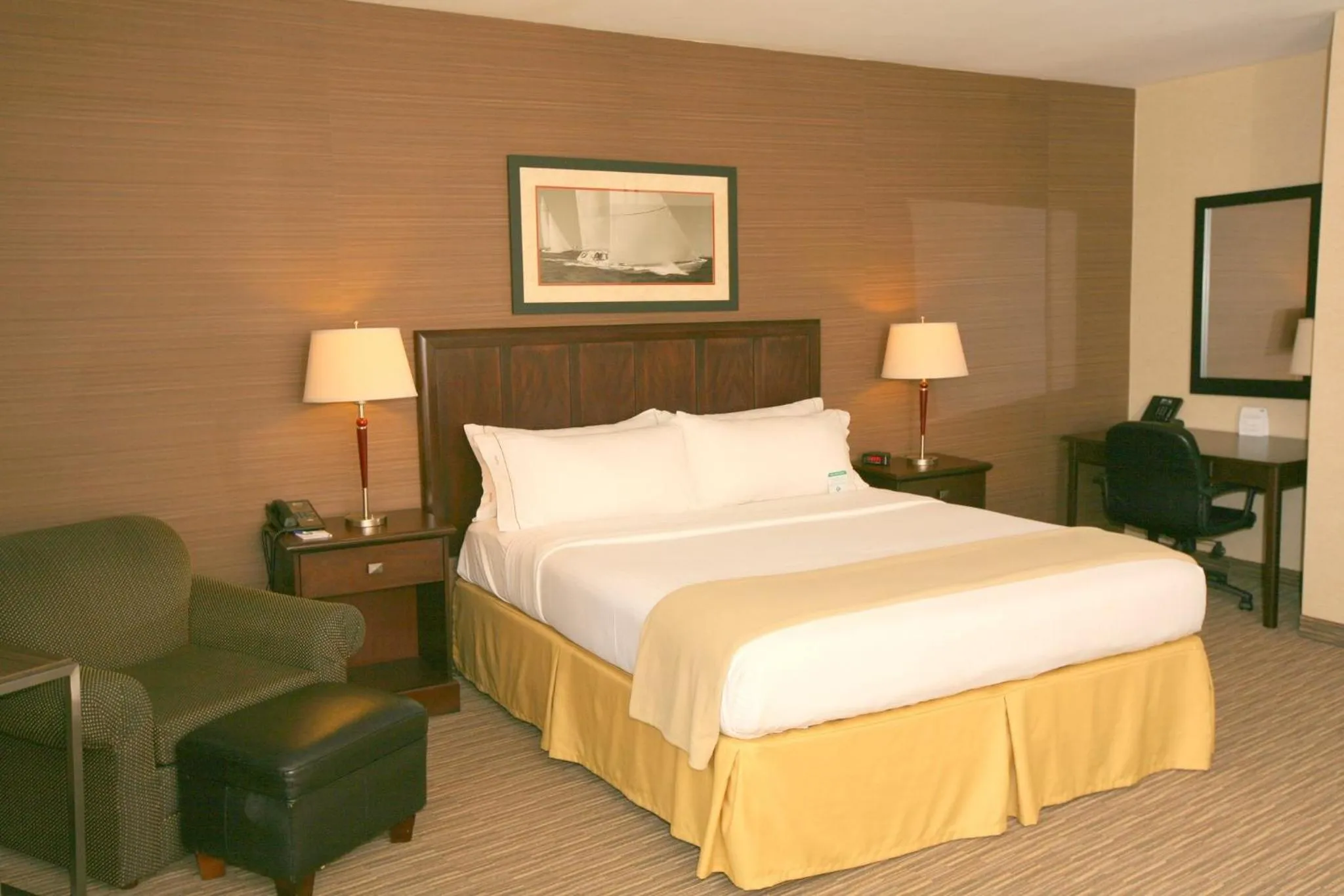Photo of the whole room, Bed in Holiday Inn Express San Diego South - Chula Vista by IHG