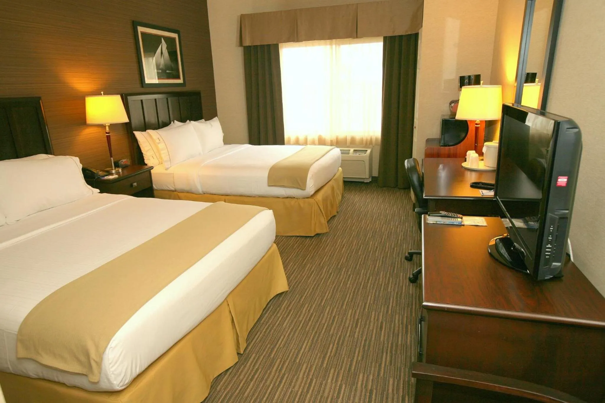 Photo of the whole room, Bed in Holiday Inn Express San Diego South - Chula Vista by IHG
