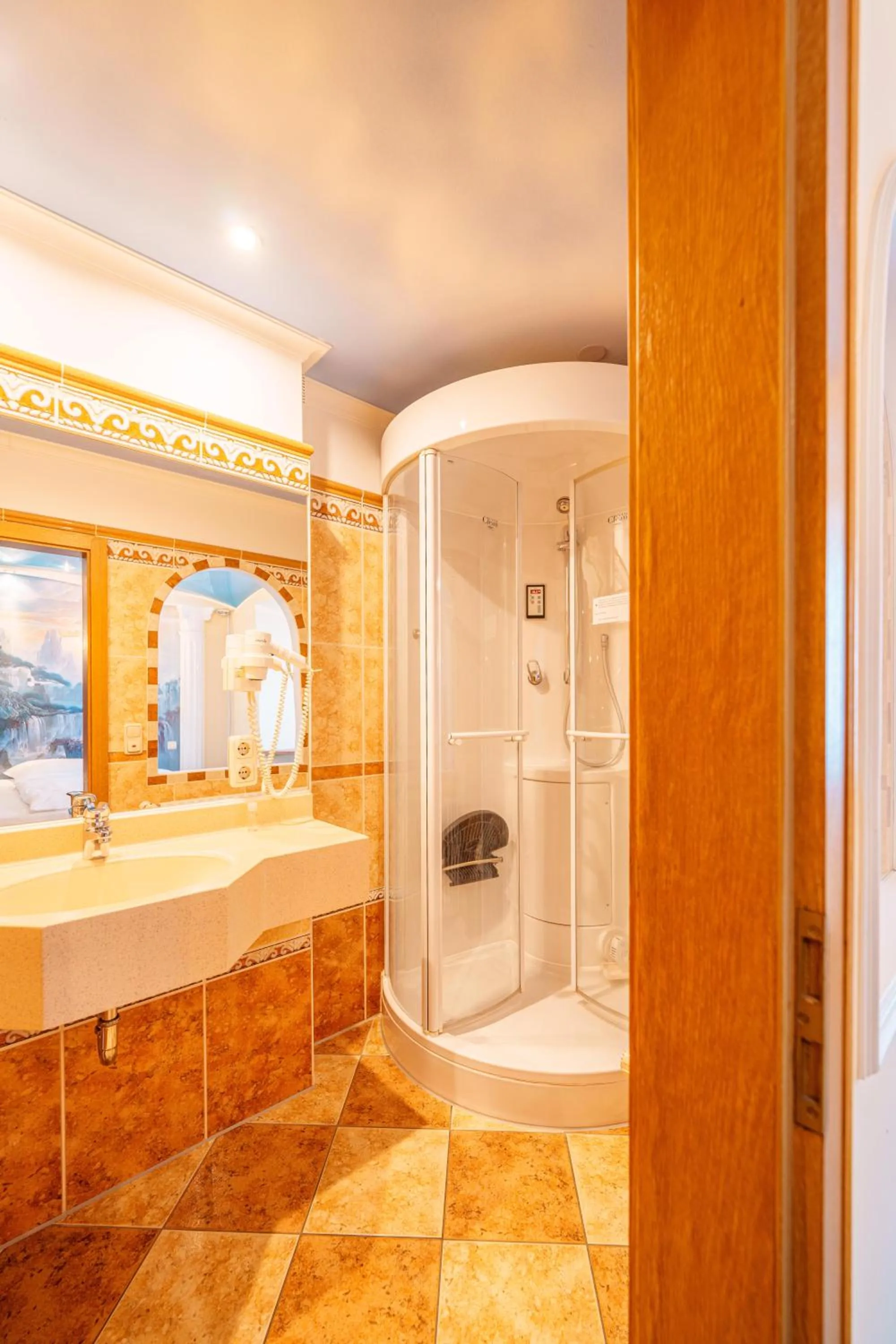 Steam room in König Ludwig Design Hotel NEU Zimmer mit Sauna oder Whirlpool oder mehr