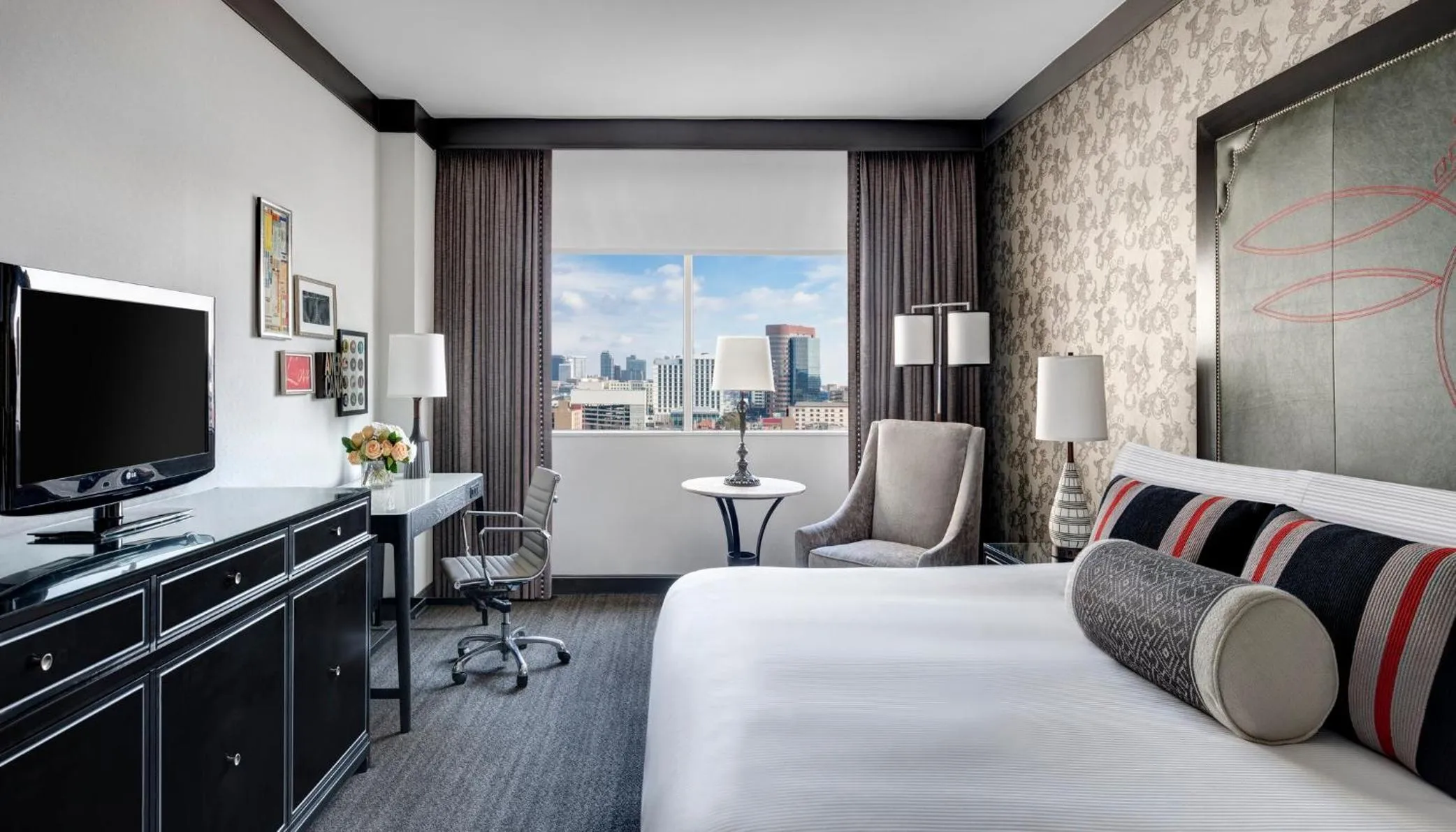 Photo of the whole room, Bed in Loews Nashville Hotel at Vanderbilt Plaza