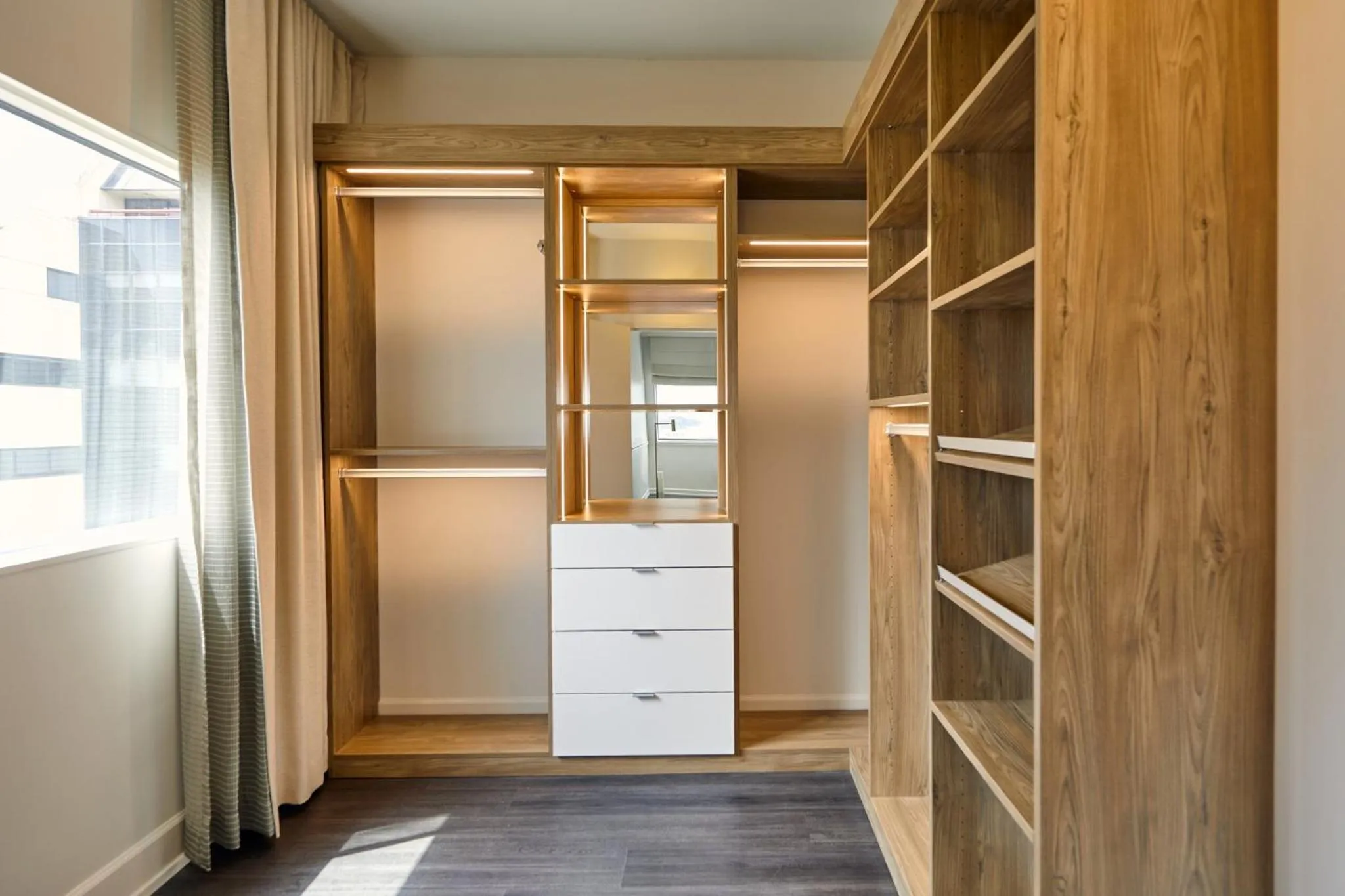 Bedroom in Loews Nashville Hotel at Vanderbilt Plaza
