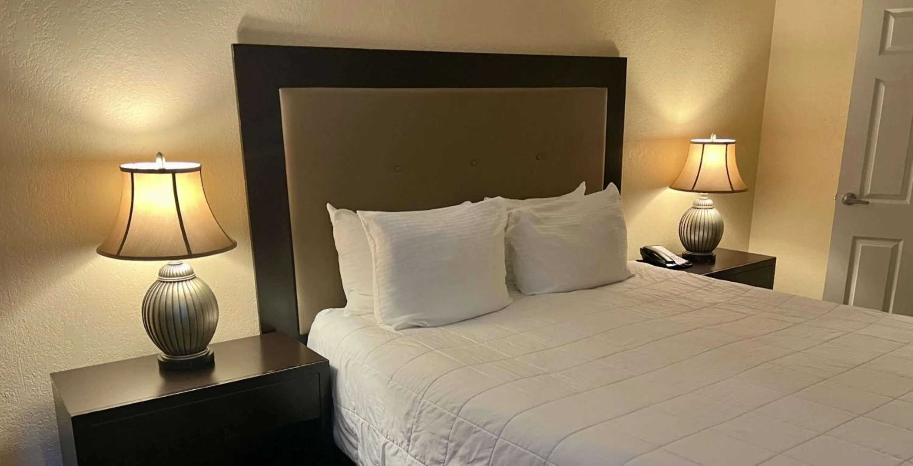 Bedroom, Bed in Jockey Resort Suites Center Strip