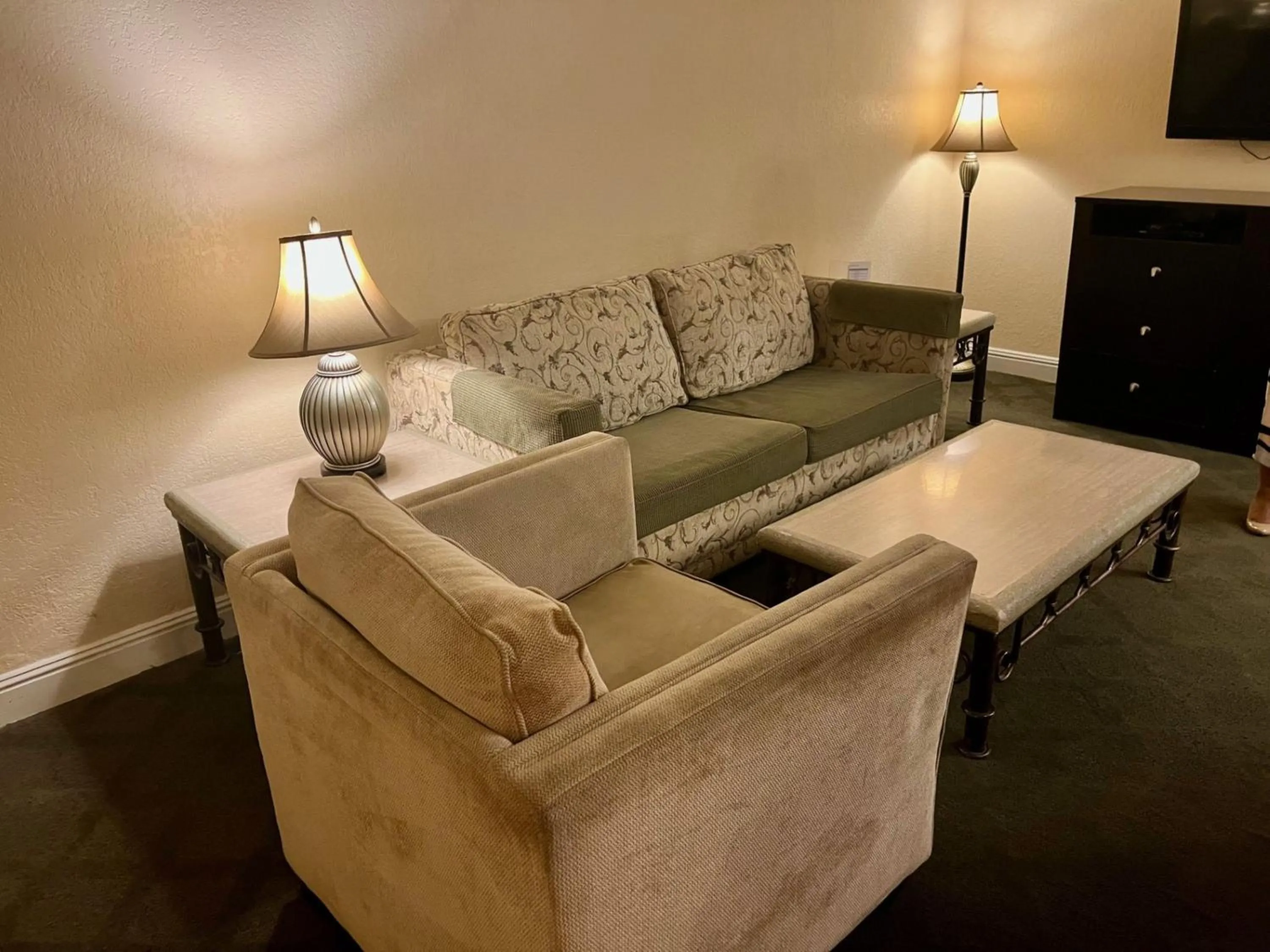 TV and multimedia in Jockey Resort Suites Center Strip