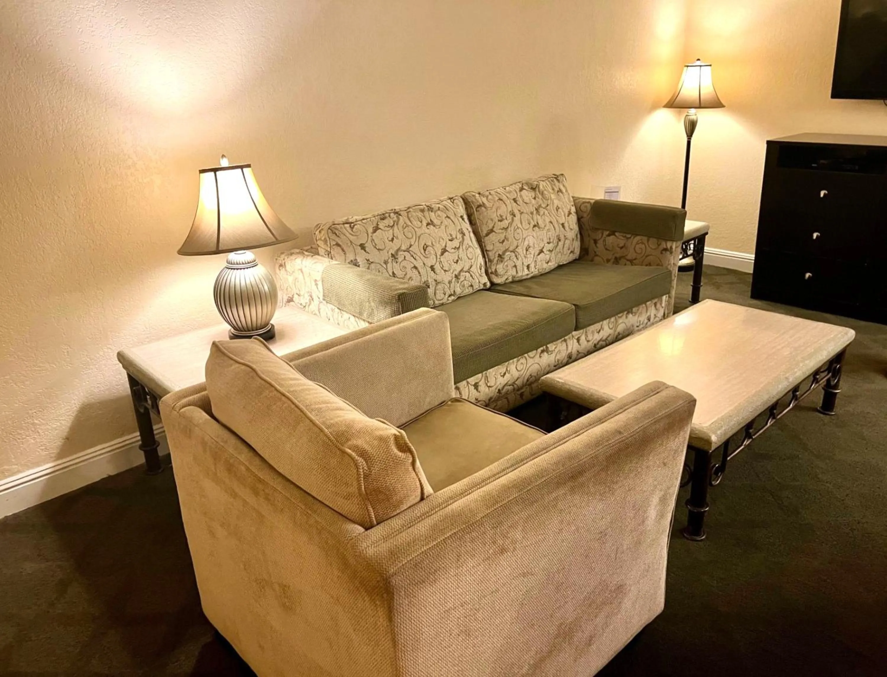 TV and multimedia in Jockey Resort Suites Center Strip