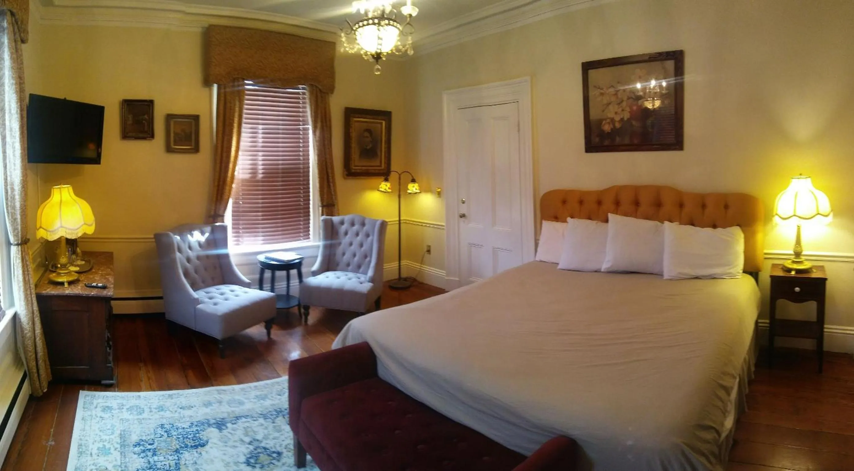 Bed in Inn on Bellevue