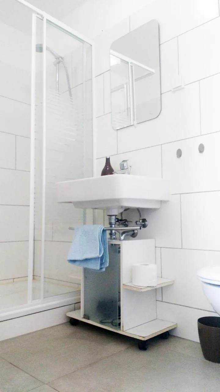 Shower in Minitel