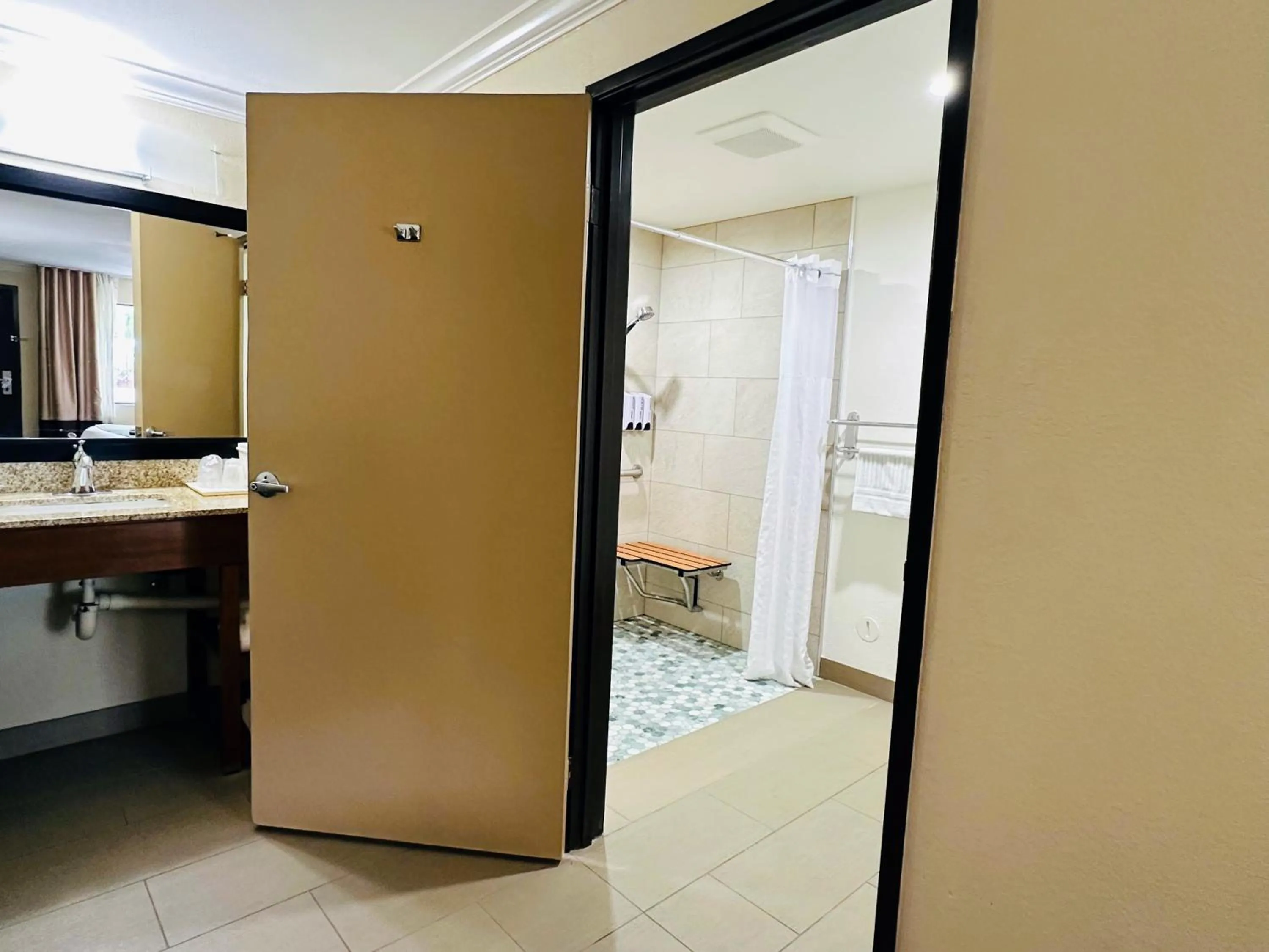 Shower in The Hills Inn Eagle Rock - Near Old Town Pasadena