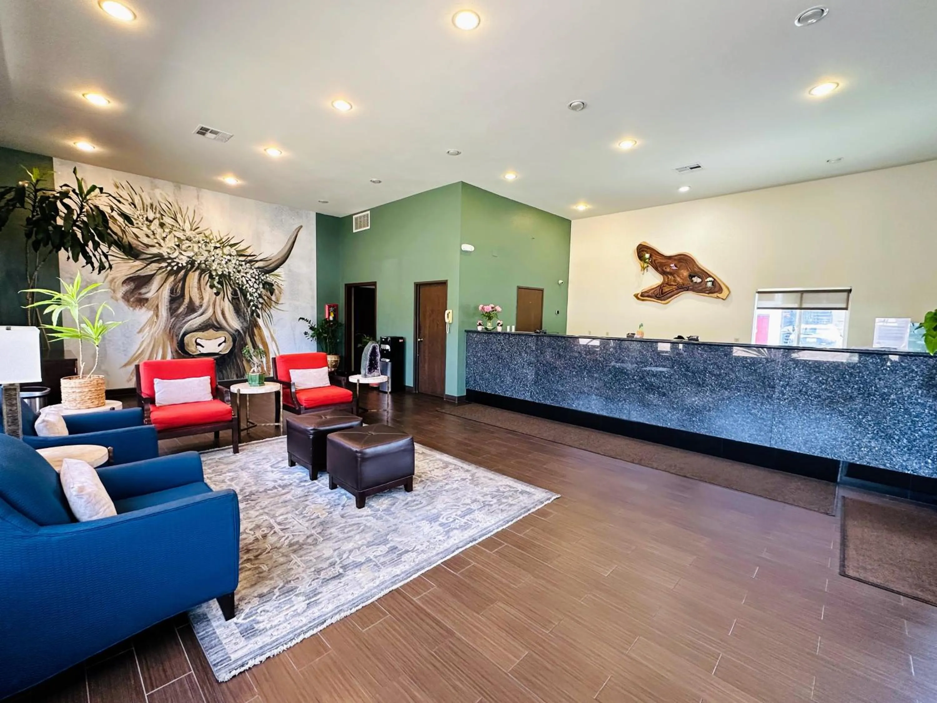 Lobby or reception in The Hills Inn Eagle Rock - Near Old Town Pasadena