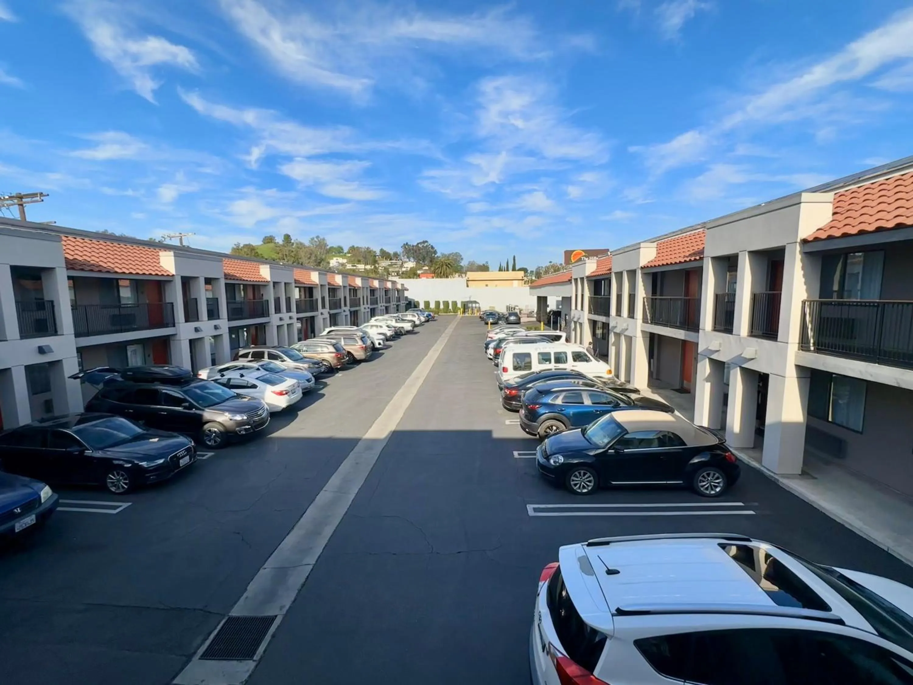Property building in The Hills Inn Eagle Rock - Near Old Town Pasadena