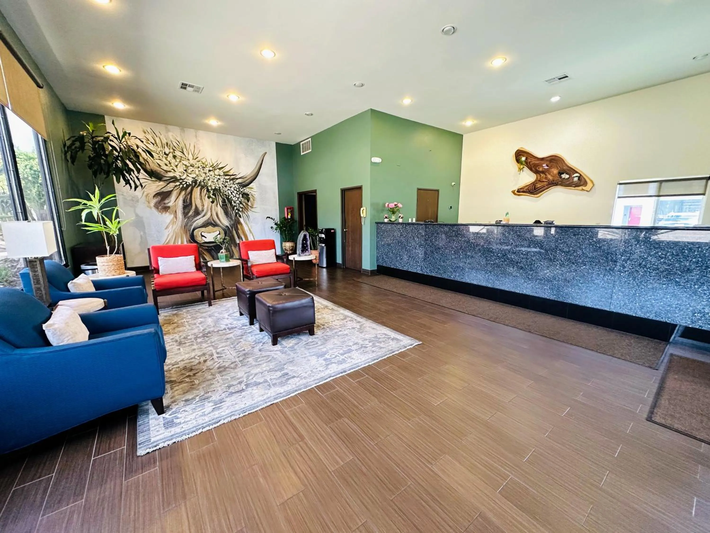 Lobby or reception in The Hills Inn Eagle Rock - Near Old Town Pasadena