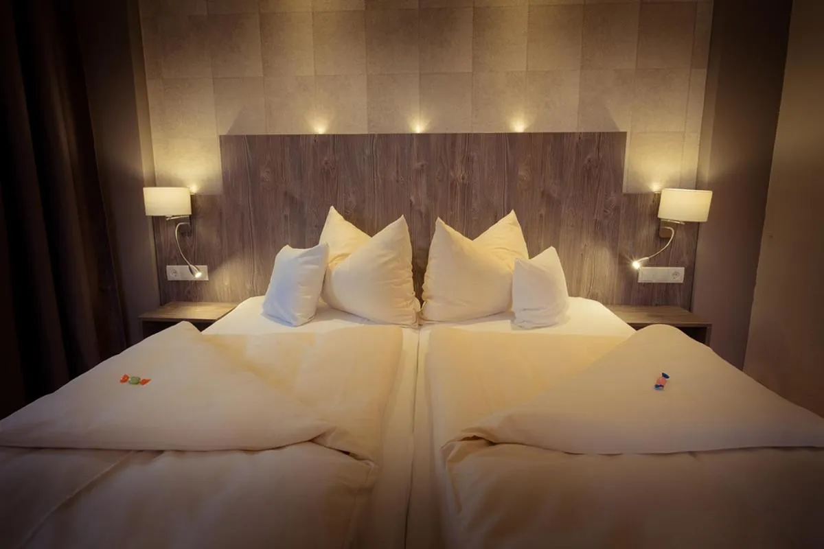 Bedroom, Bed in Landgasthof Zum Lang