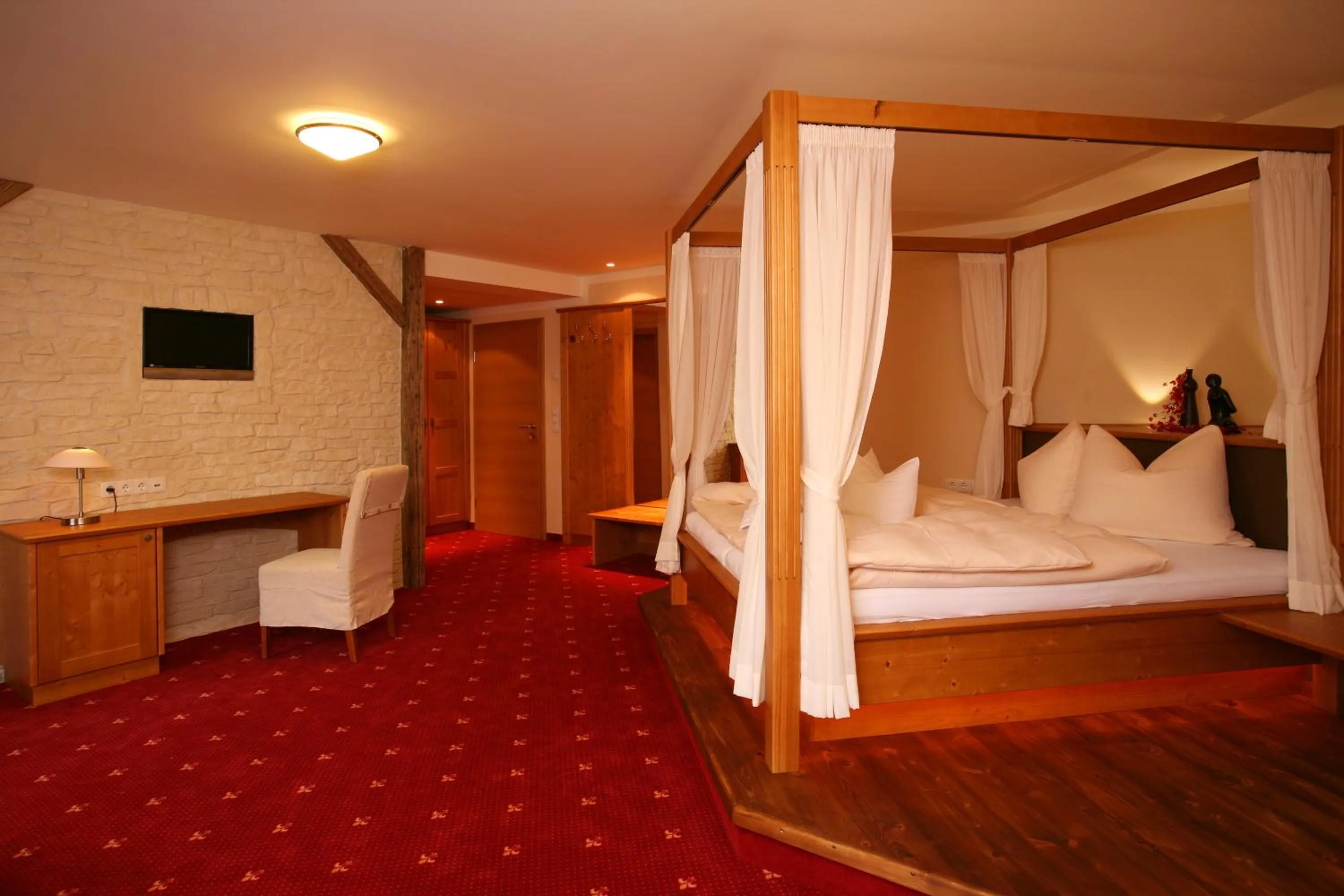 Photo of the whole room, Bed in Landgasthof Zum Lang