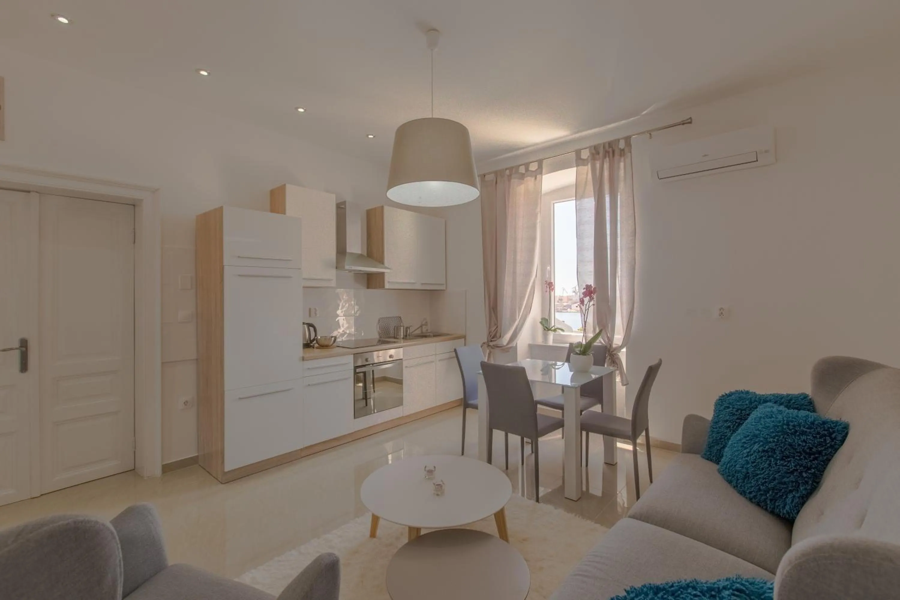 Photo of the whole room in Captain Emo City Apartments