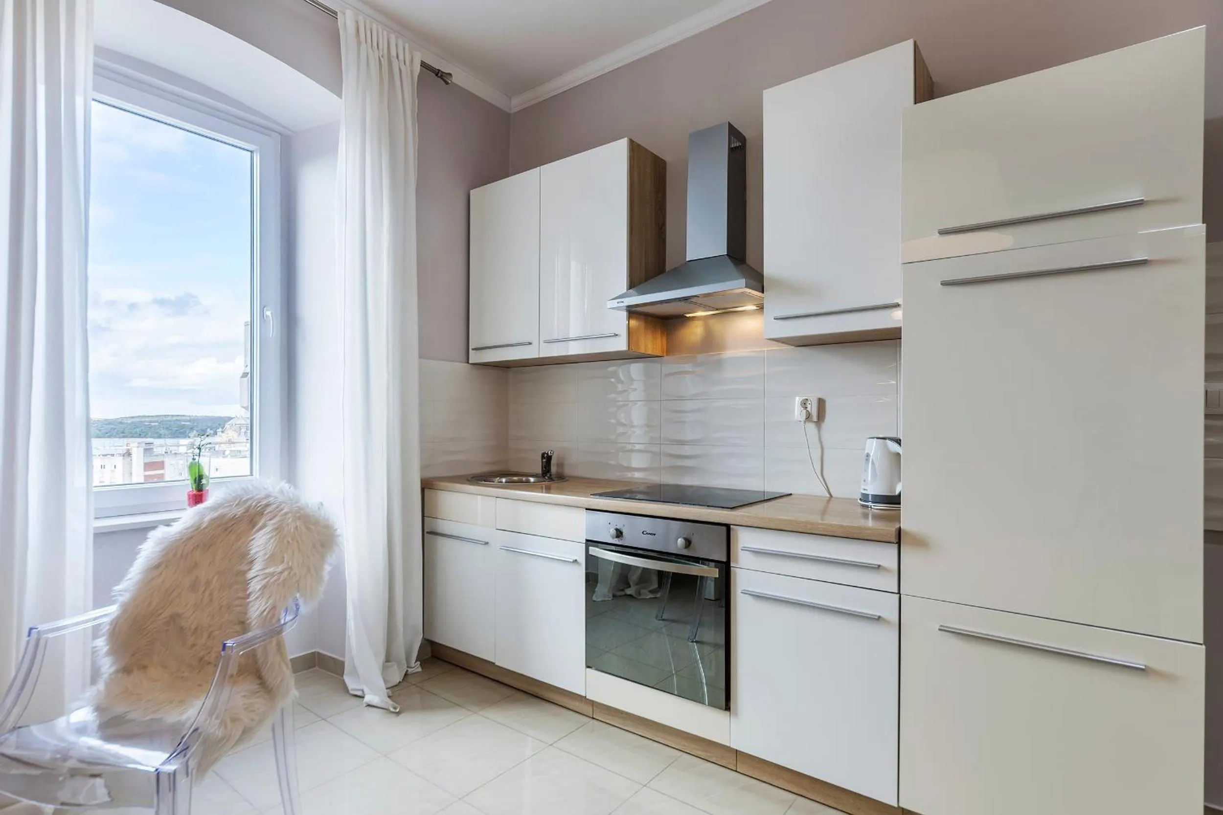 Kitchen or kitchenette in Captain Emo City Apartments